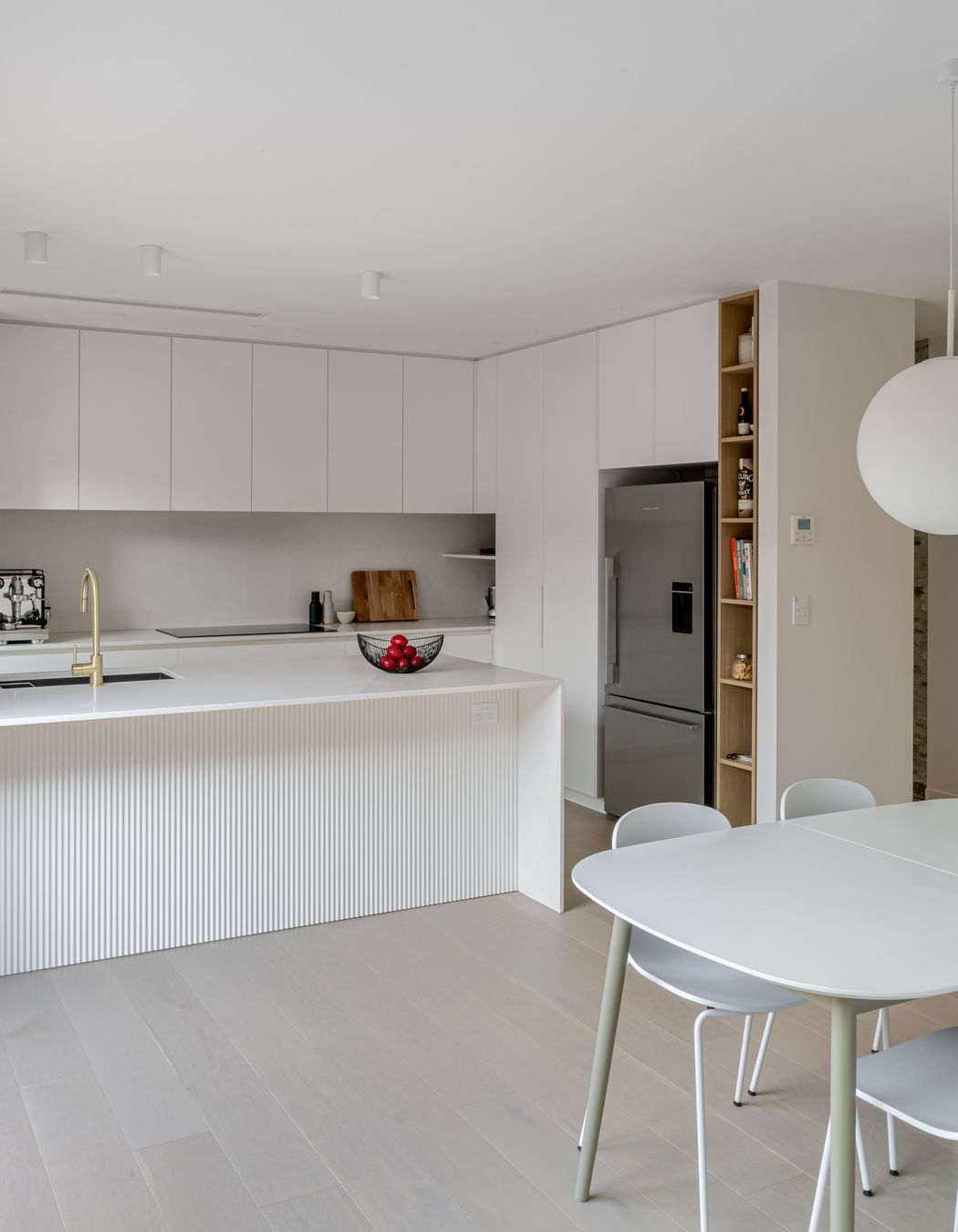 Ben-Hudson-Architects-courtyard-house-kitchen-diner.jpg