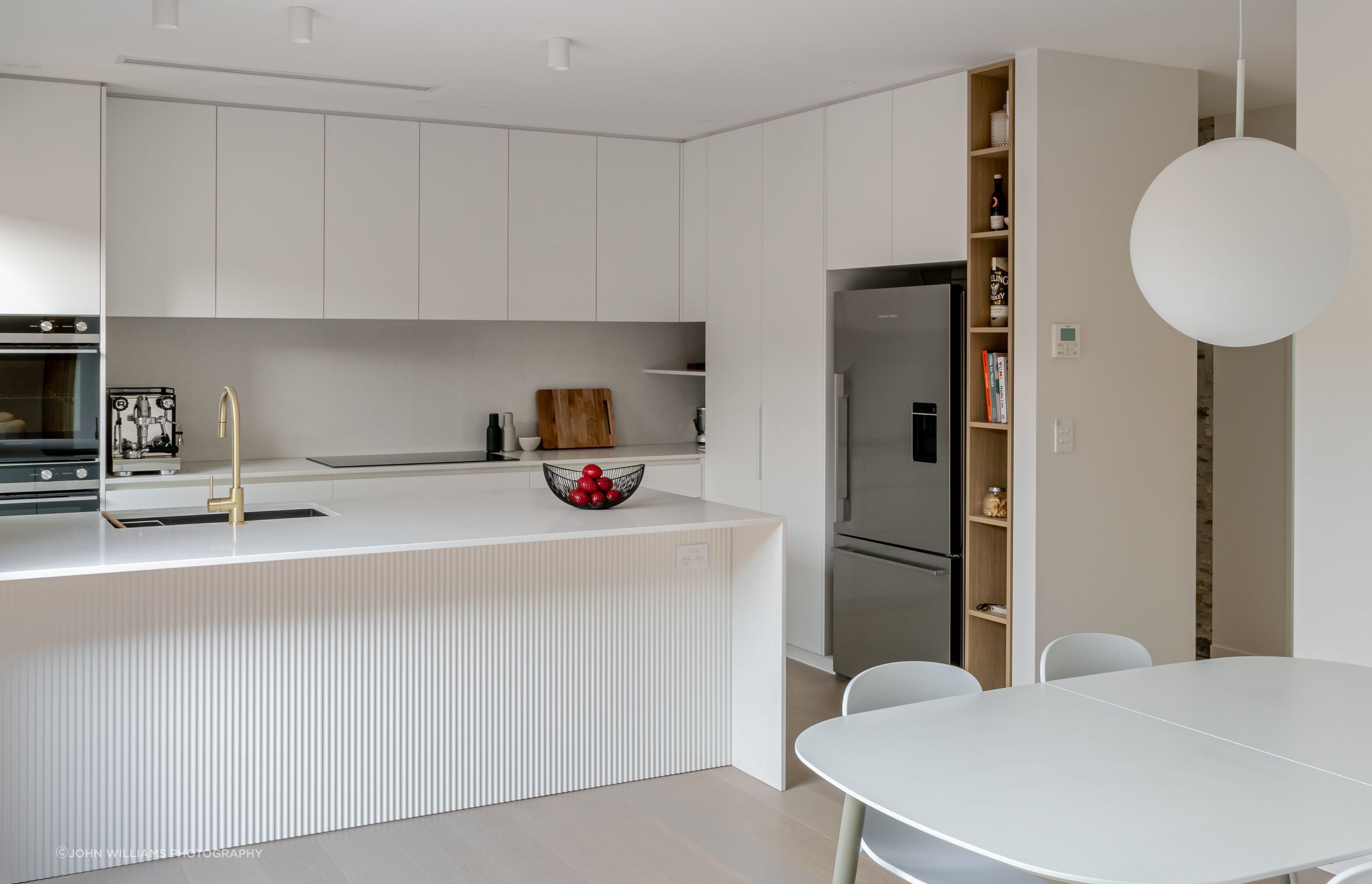 Ben-Hudson-Architects-courtyard-house-kitchen-diner.jpg