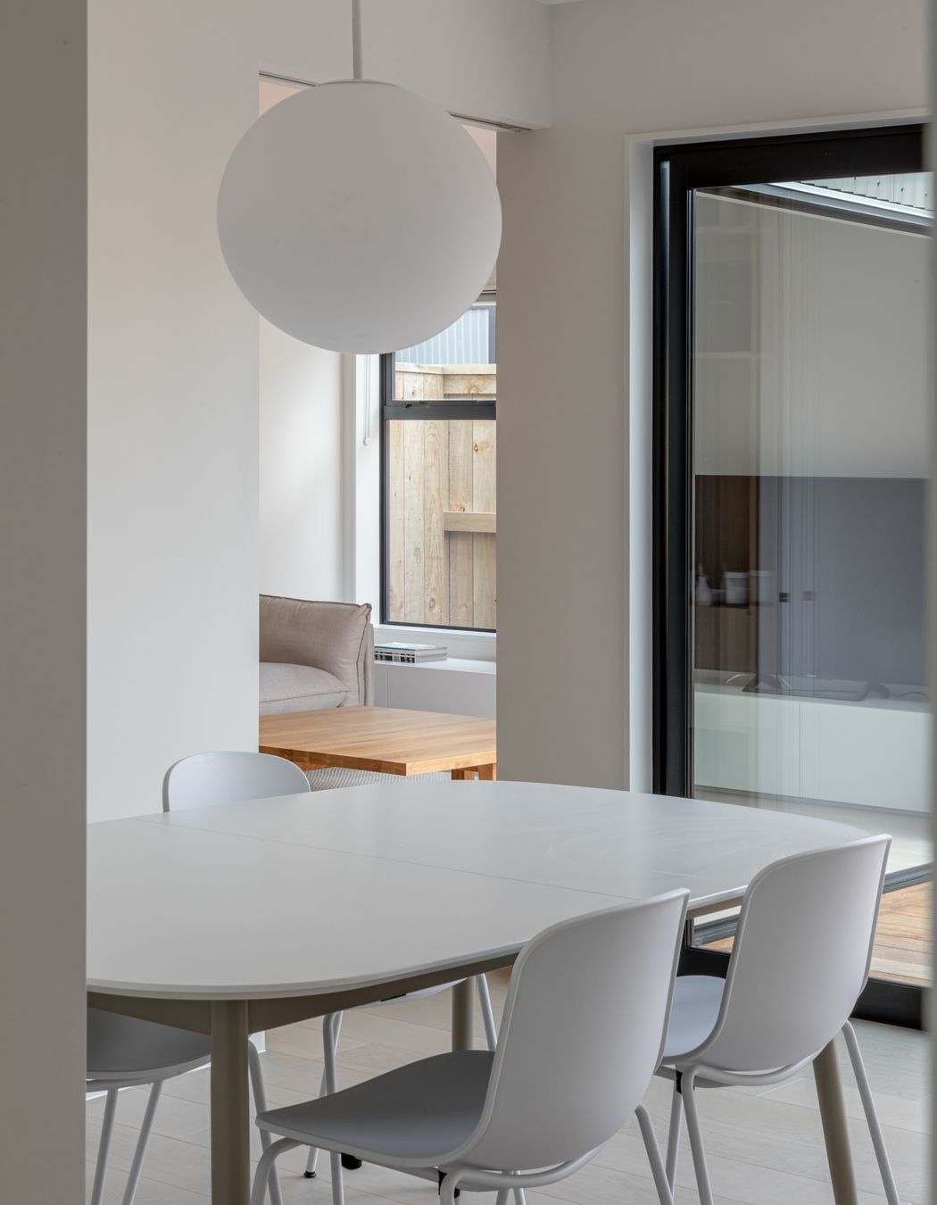 Ben-Hudson-Architects-courtyard-house-light-filled-dining.jpg