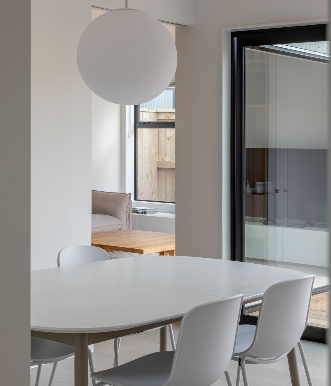 Ben-Hudson-Architects-courtyard-house-light-filled-dining.jpg