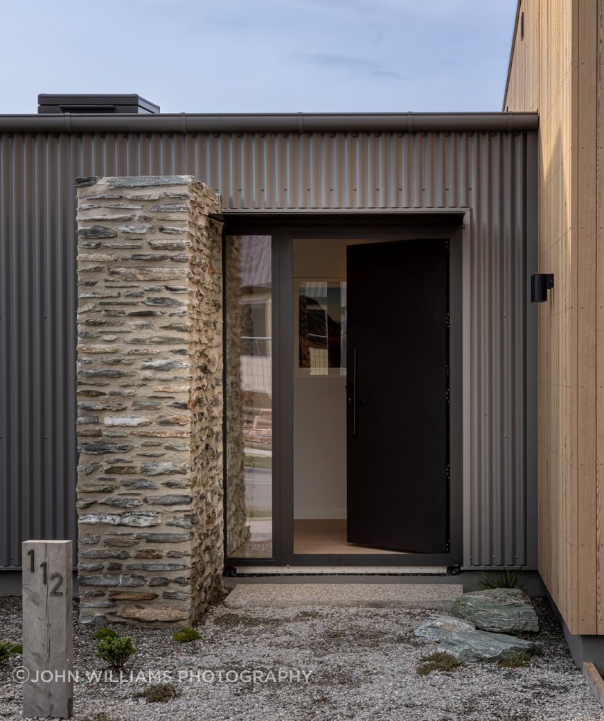 Ben-Hudson-Architects-courtyard-house-street-entry.jpg