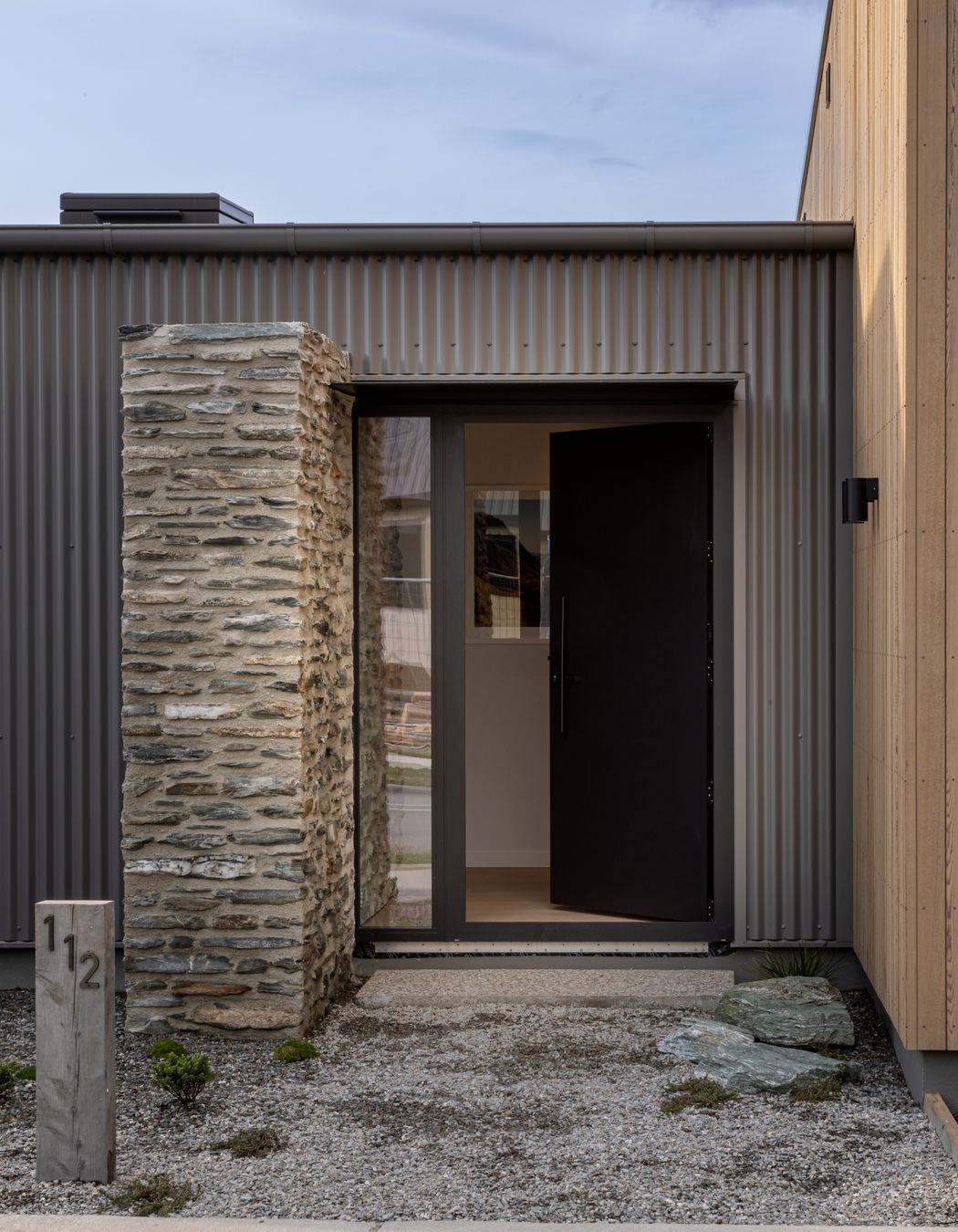 Ben-Hudson-Architects-courtyard-house-street-entry.jpg