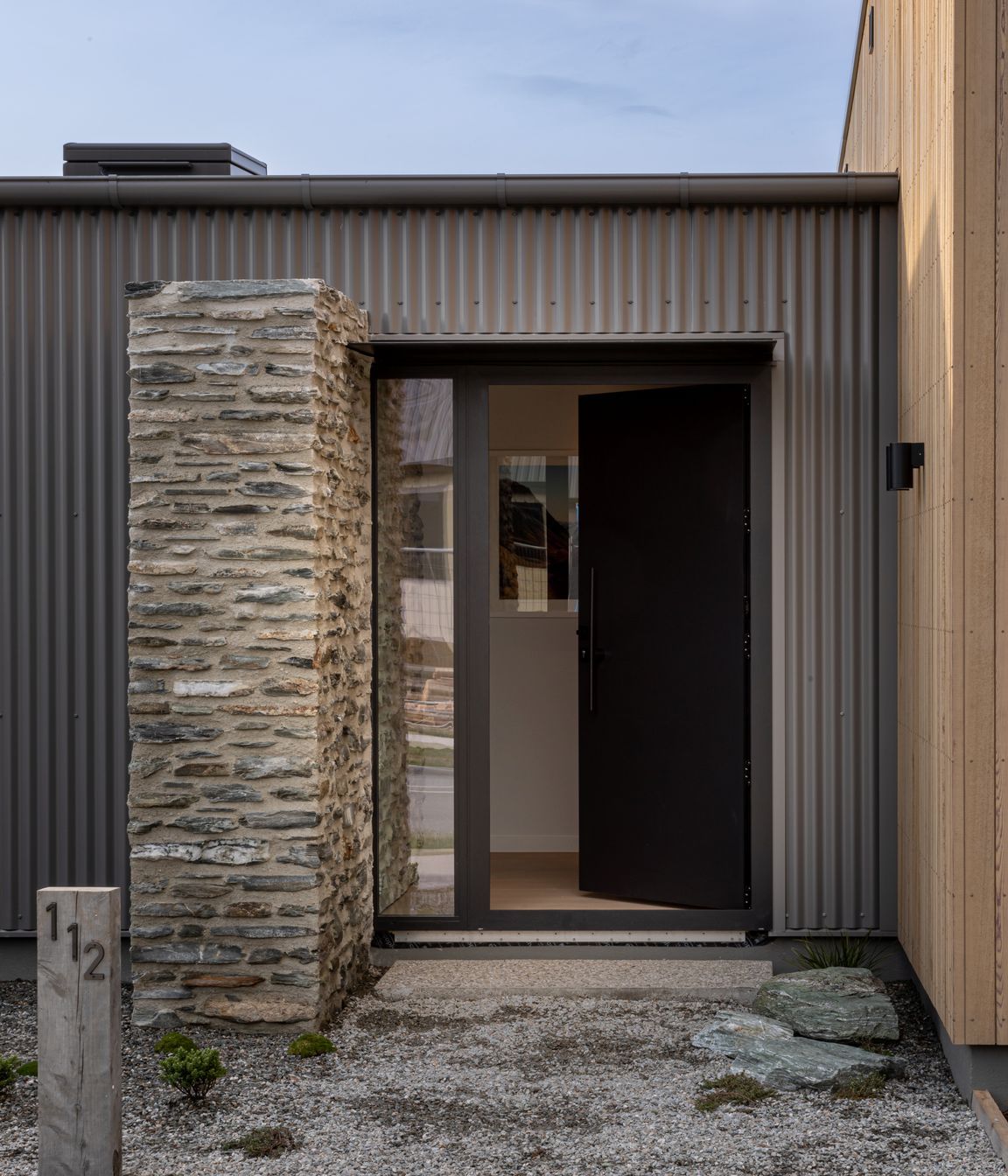 Ben-Hudson-Architects-courtyard-house-street-entry.jpg