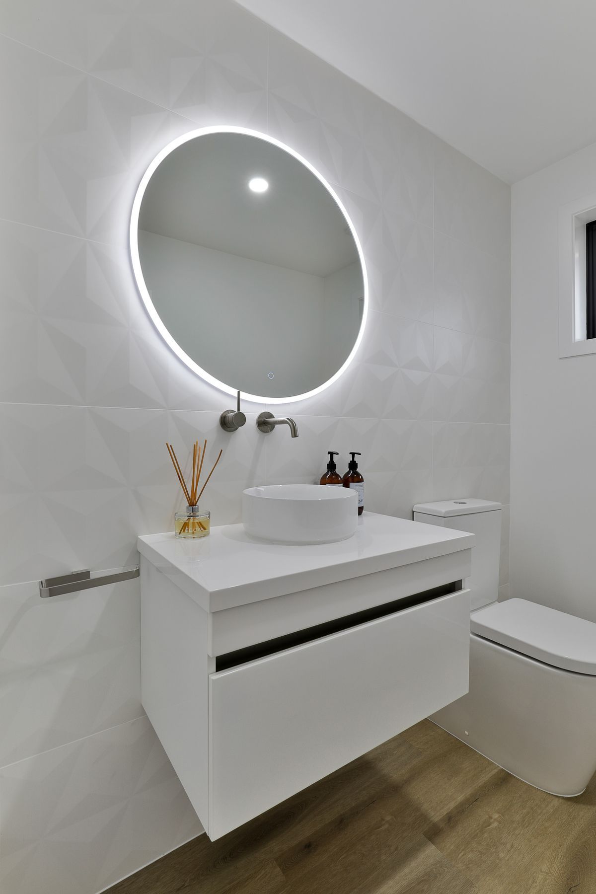 4D Diamond White 400x800mm wall tile with Neptune Elite Dune Birch SPC flooring
