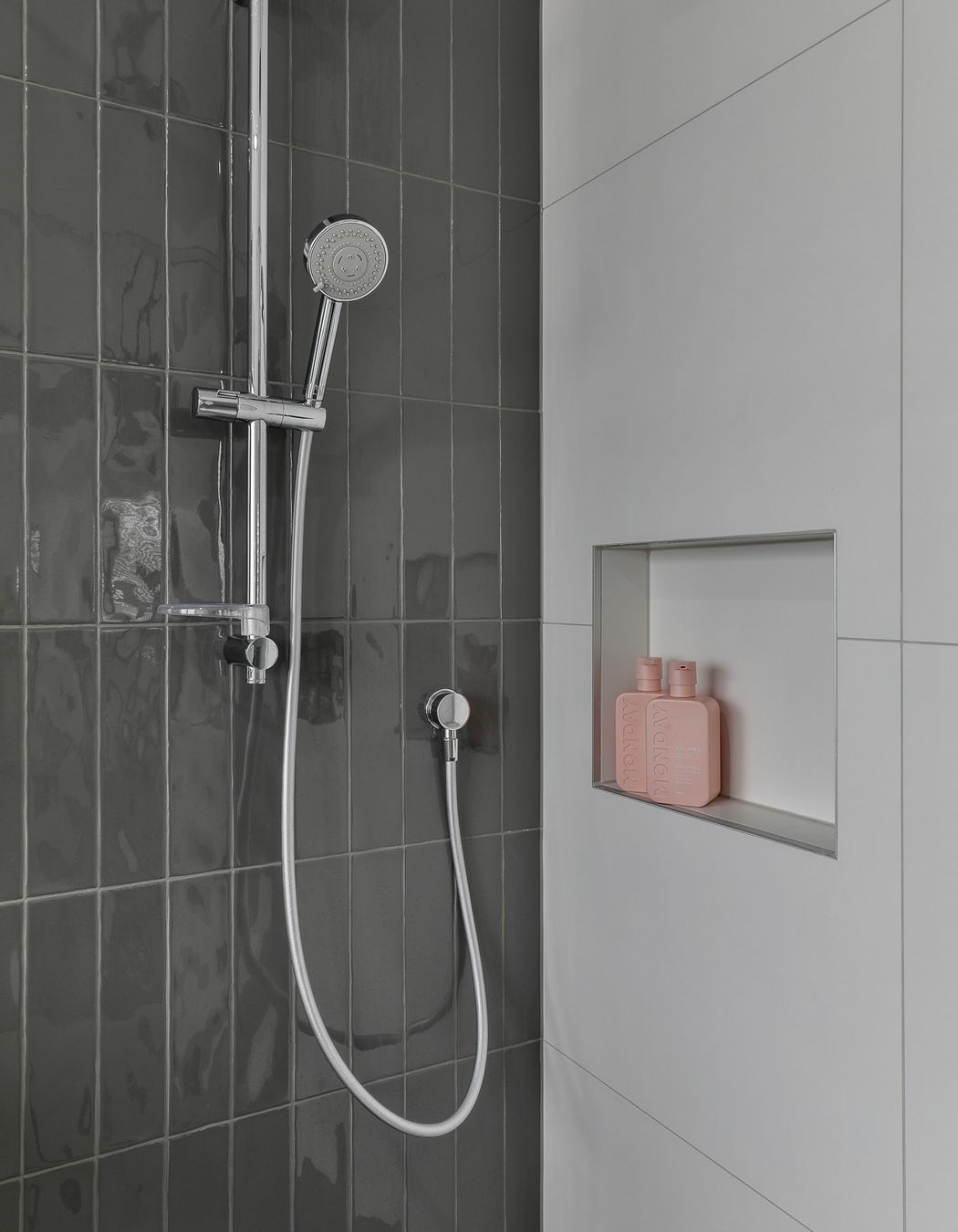 Touch Graphite 75x300mm and Super White Matt 600x600mm