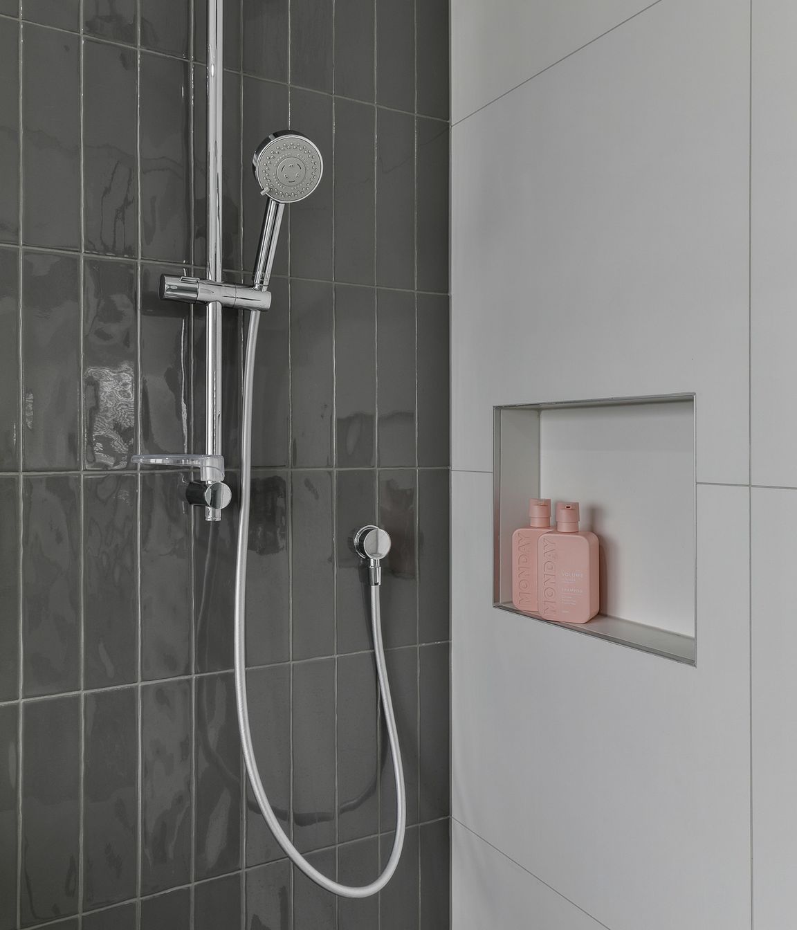 Touch Graphite 75x300mm and Super White Matt 600x600mm