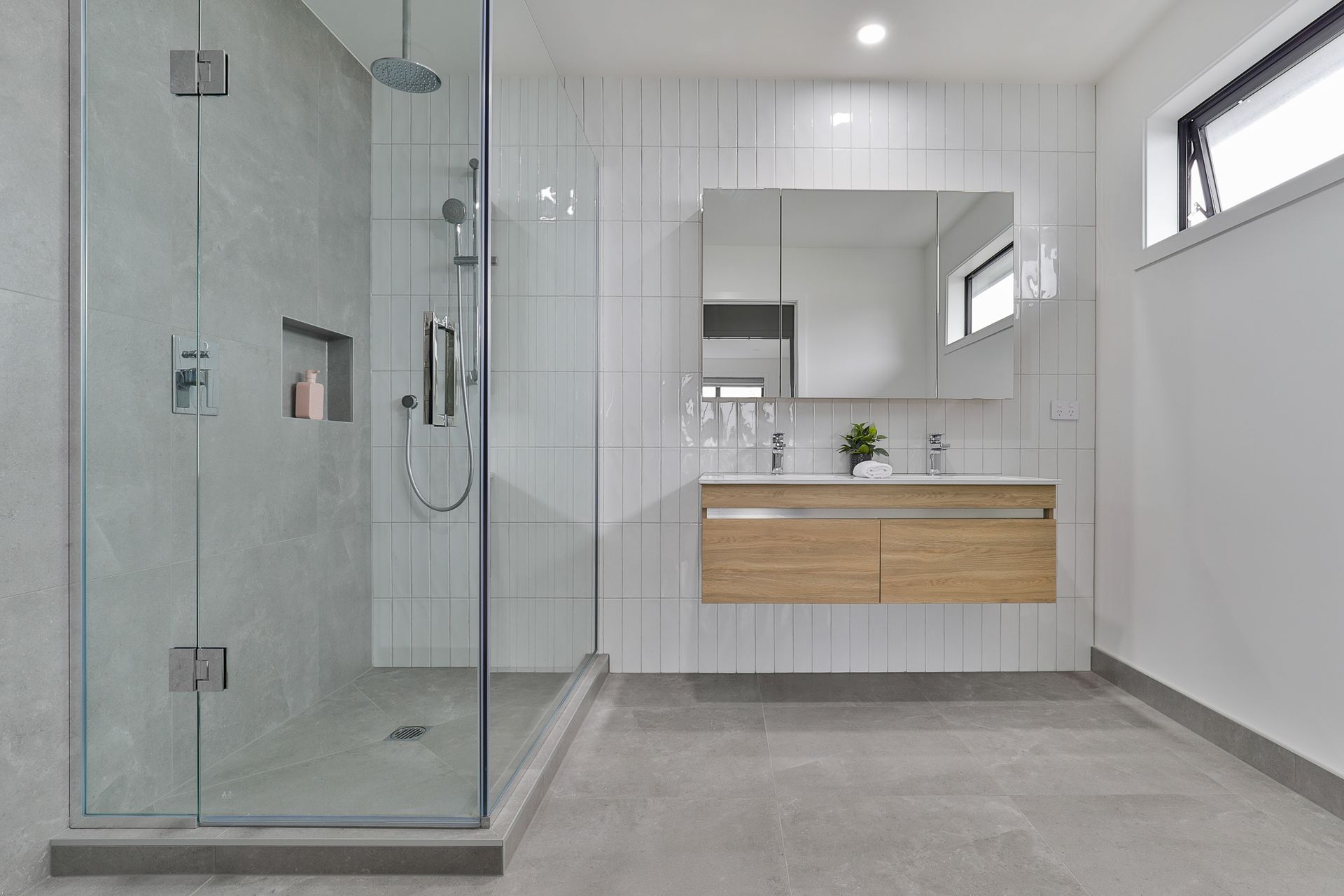 Ensuite: Touch Bianco Gloss 75x300mm with Lusso Pearl 600x600mm