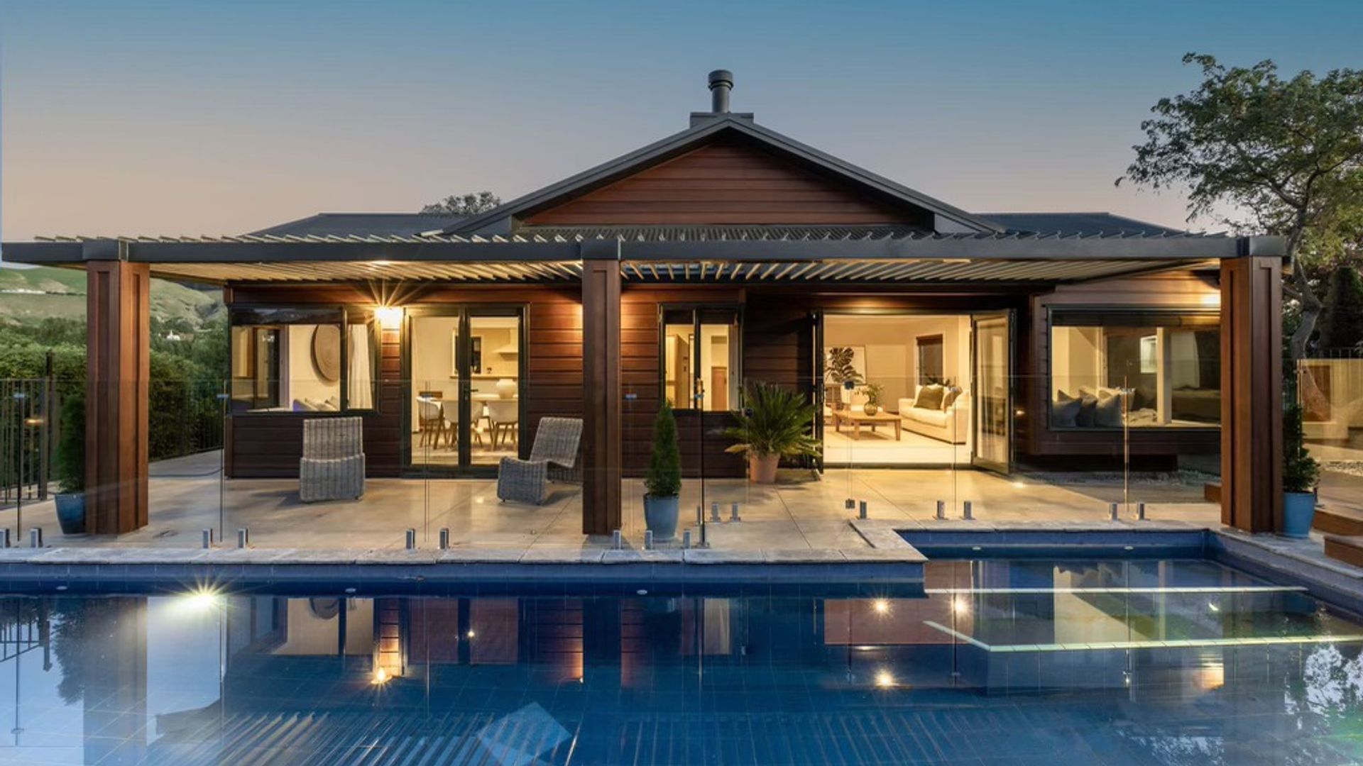 Poolside Bungalow banner