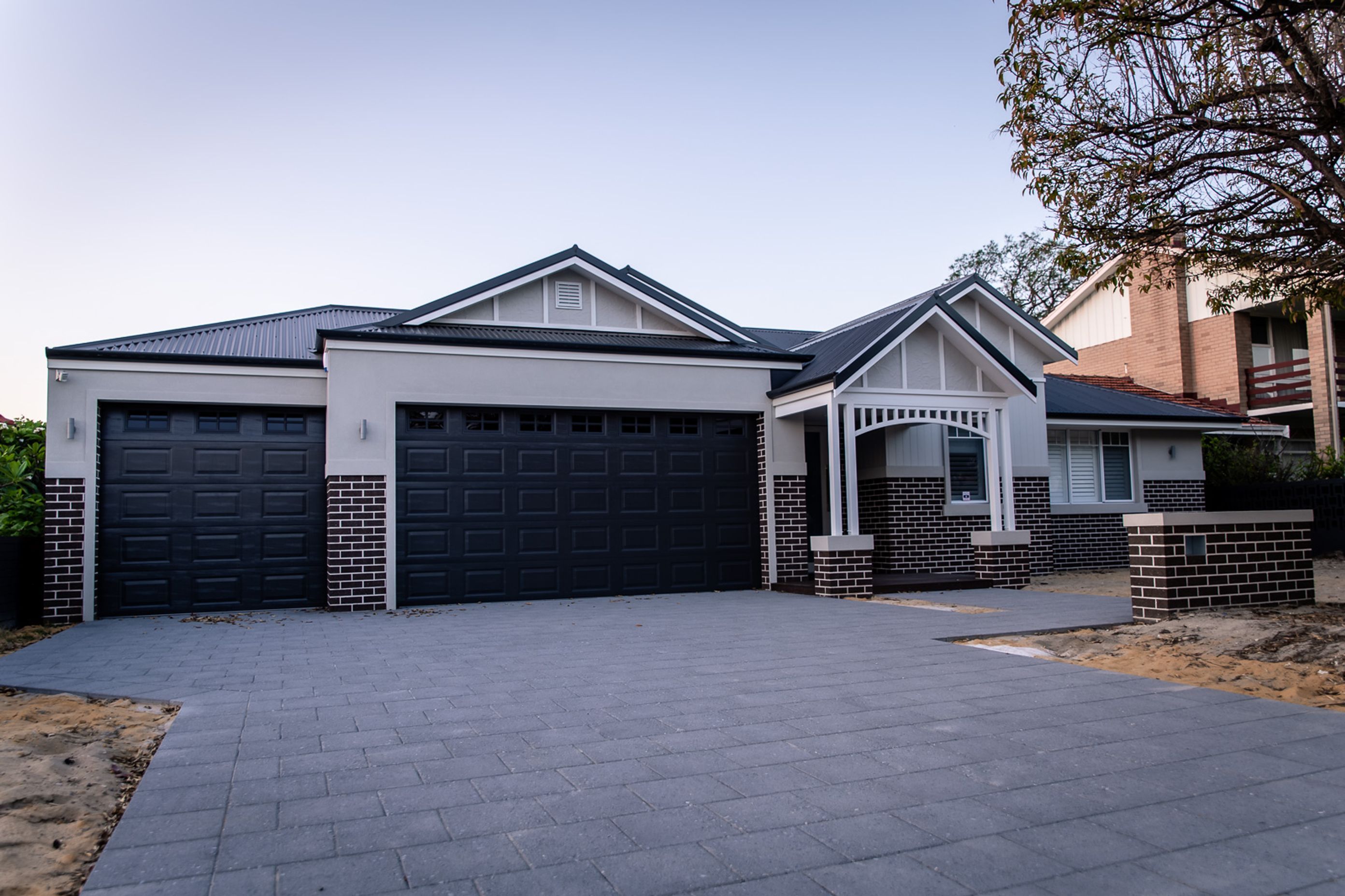 Howes Crescent, Dianella