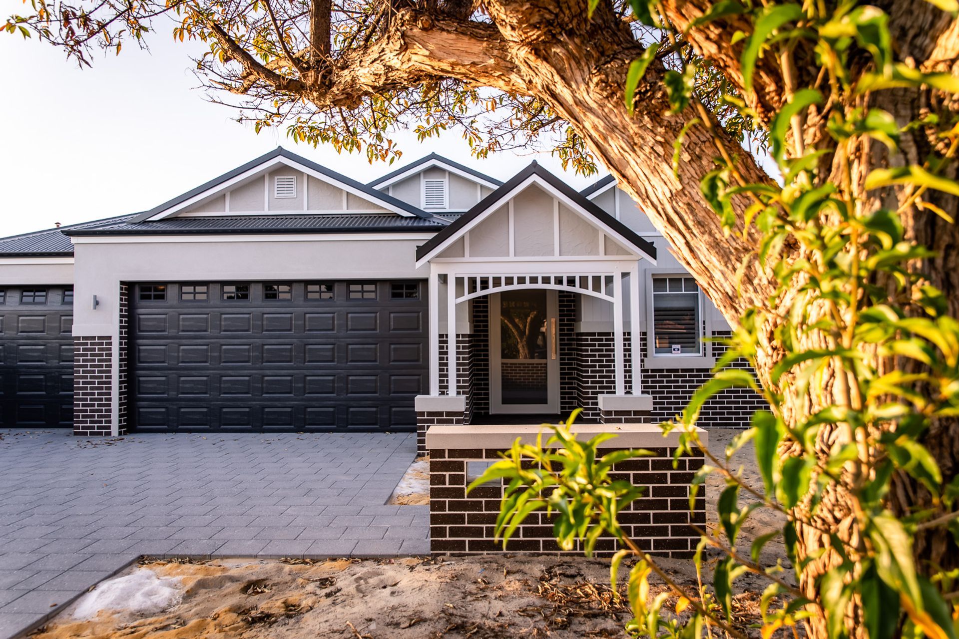 Howes Crescent, Dianella