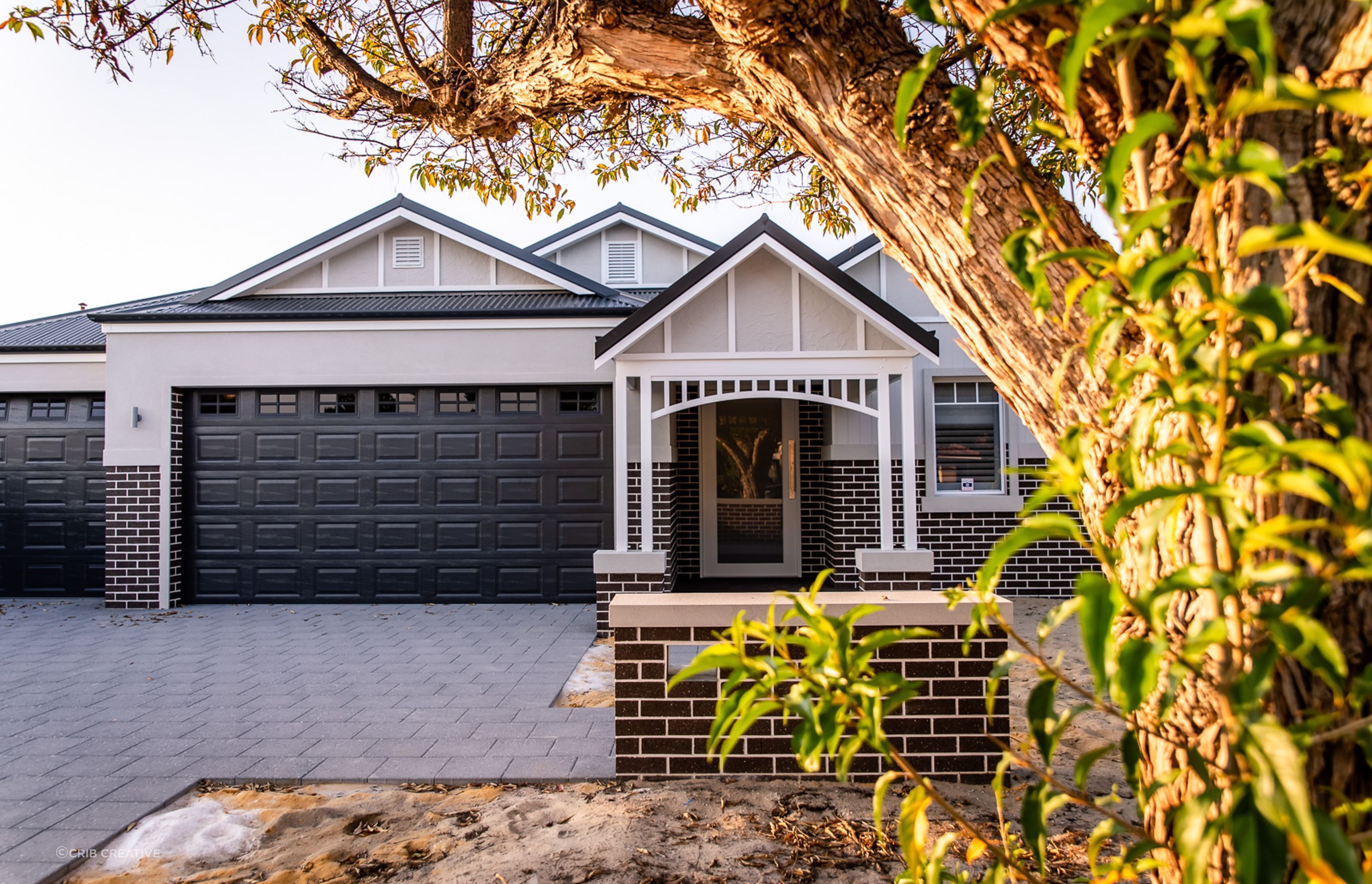Howes Crescent, Dianella