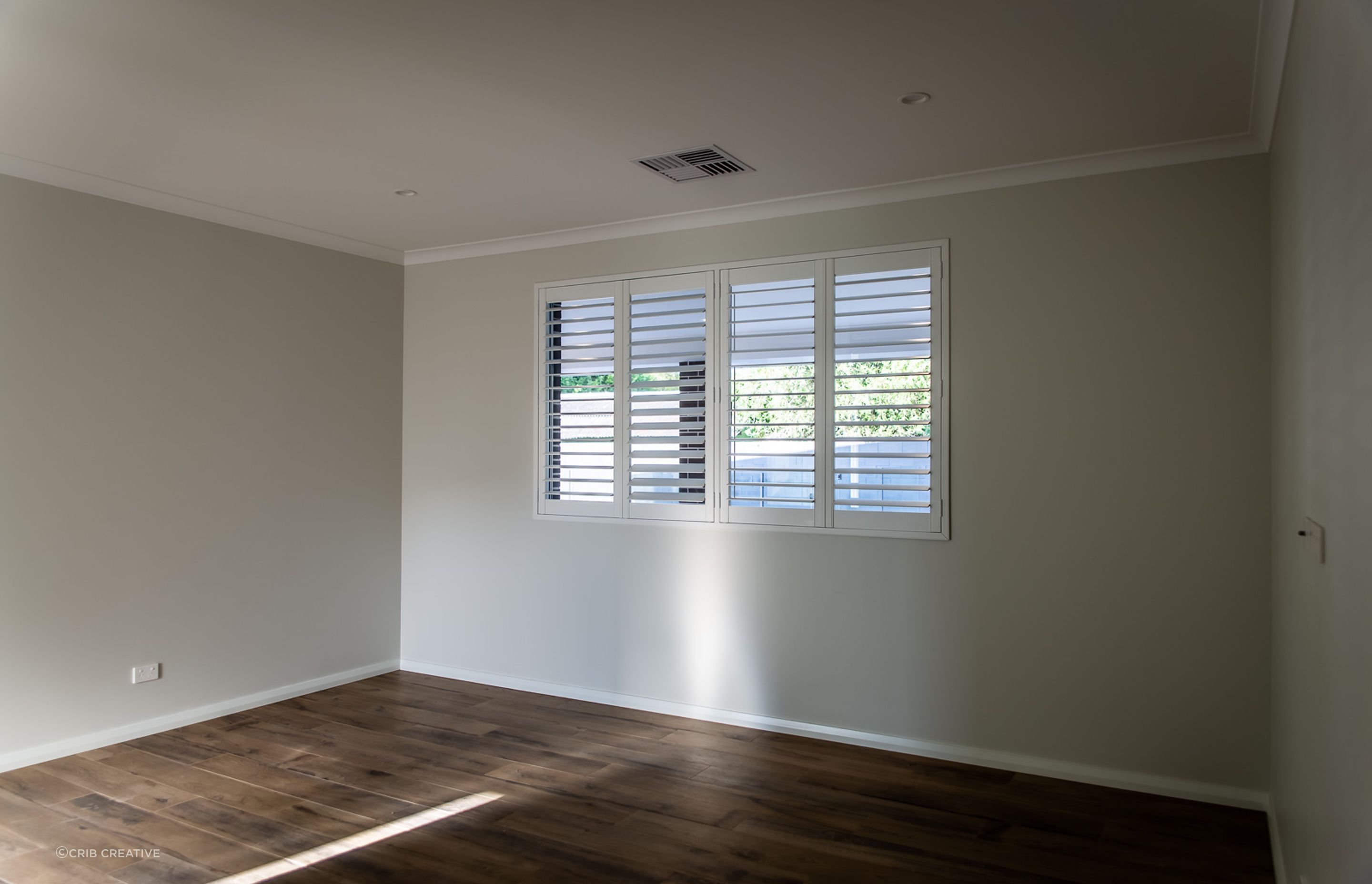 Howes Crescent, Dianella
