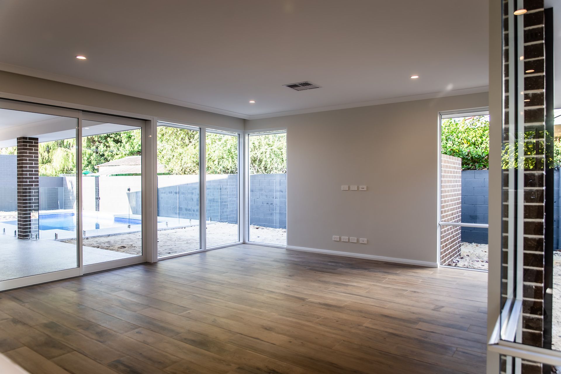 Howes Crescent, Dianella