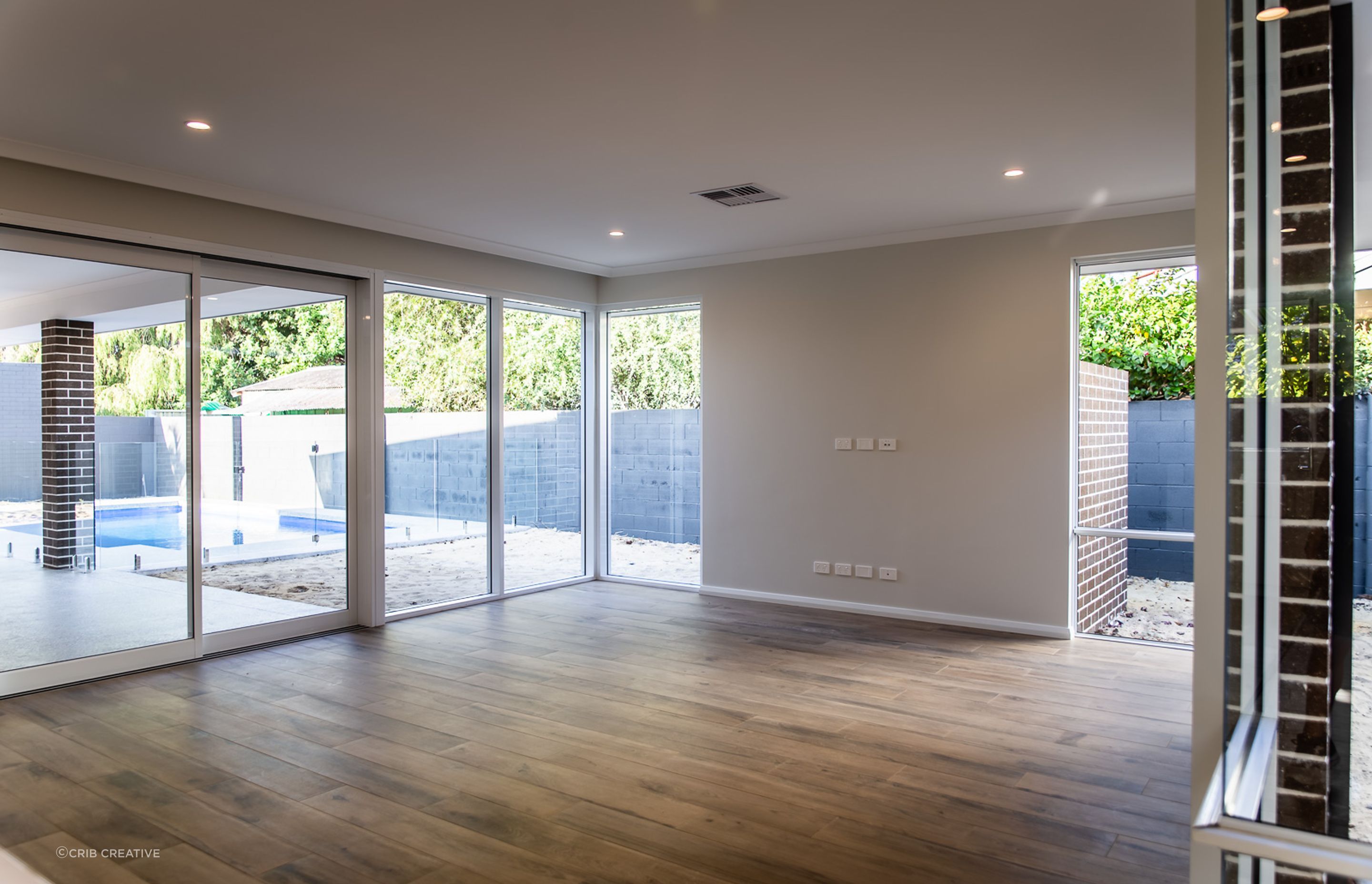 Howes Crescent, Dianella