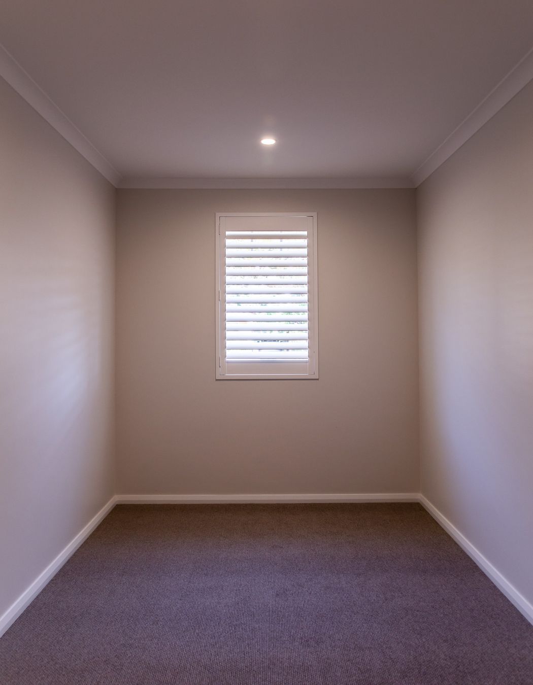 Howes Crescent, Dianella