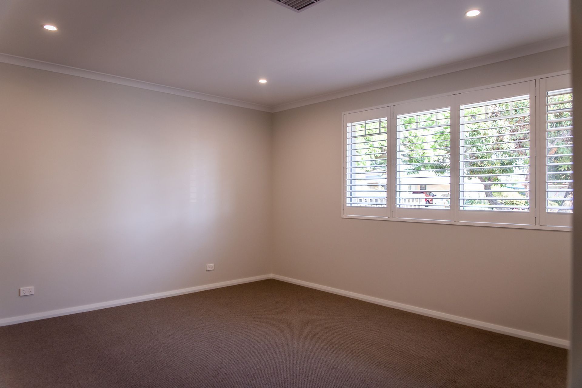 Howes Crescent, Dianella