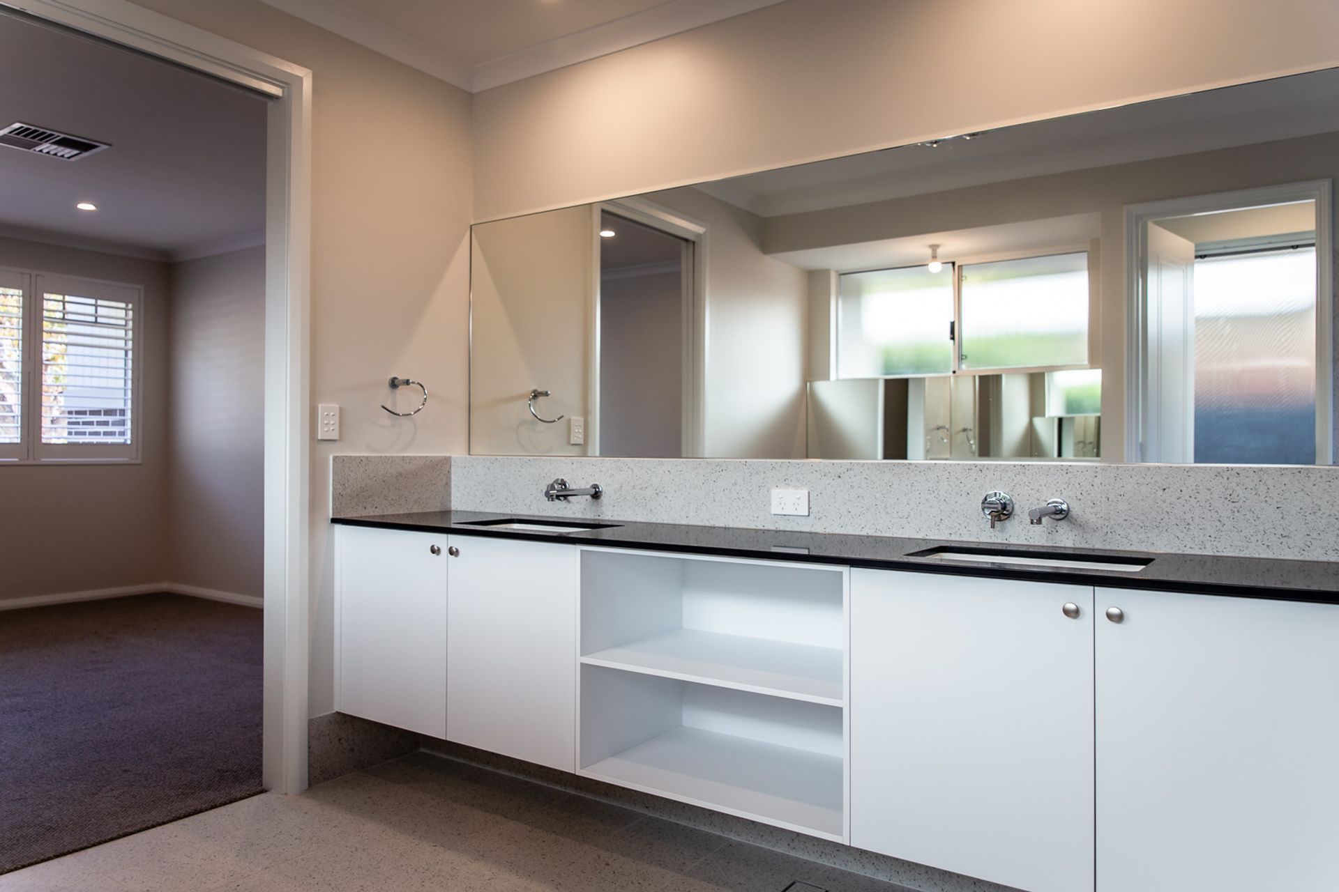 Howes Crescent, Dianella