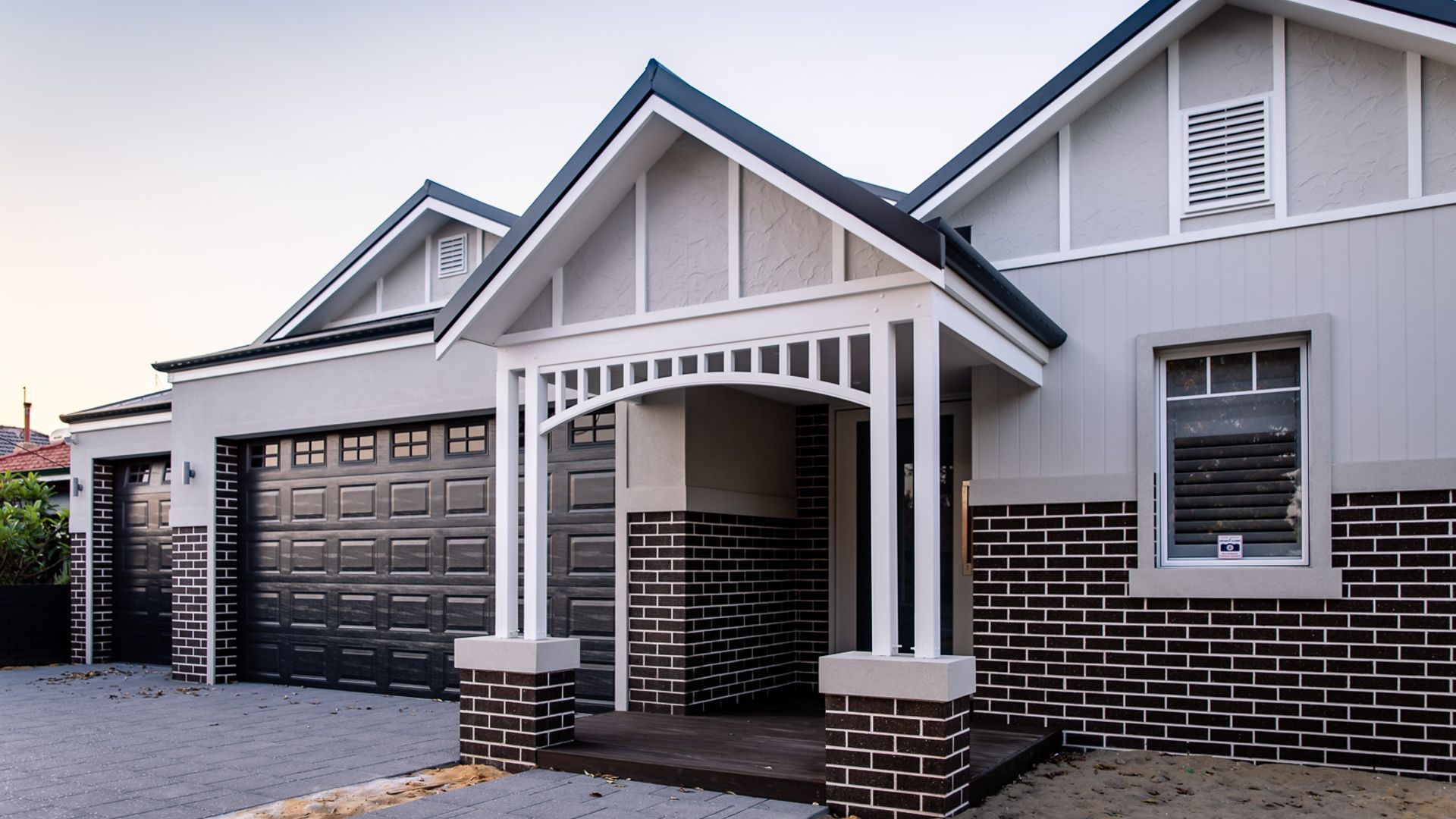 Howes Crescent, Dianella banner