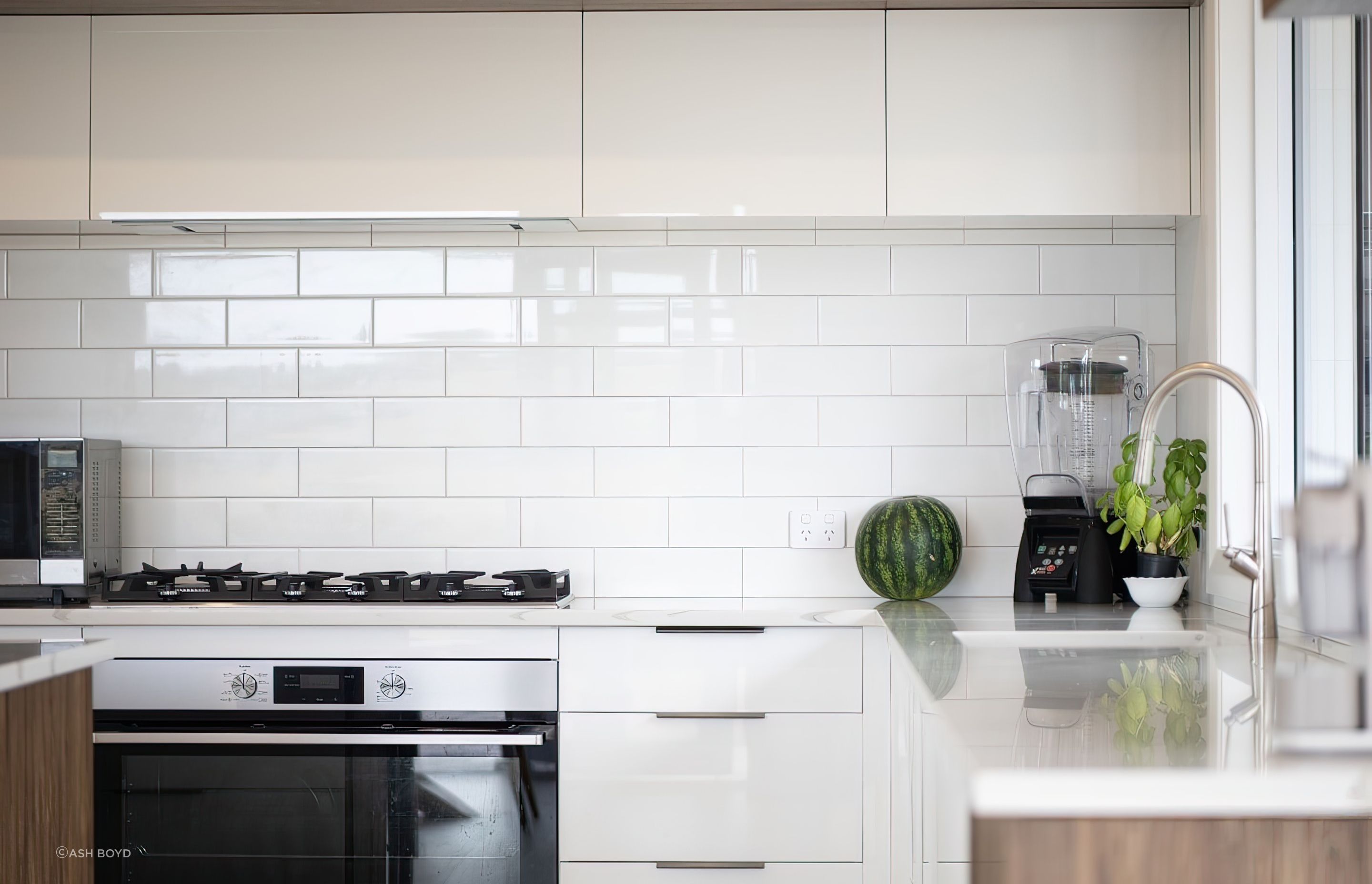 Clean-Lines-Symmetry-Kitchen-arcline-architecture-topaz-very-compressed-2x.jpeg
