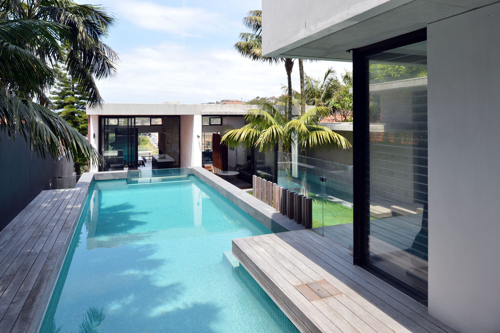 Wonderland Ave, Tamarama