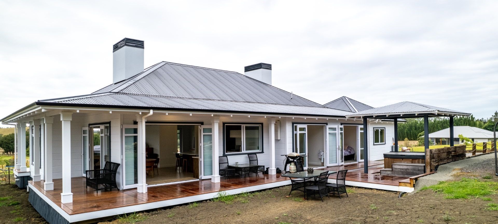 Lone Gum Villa banner