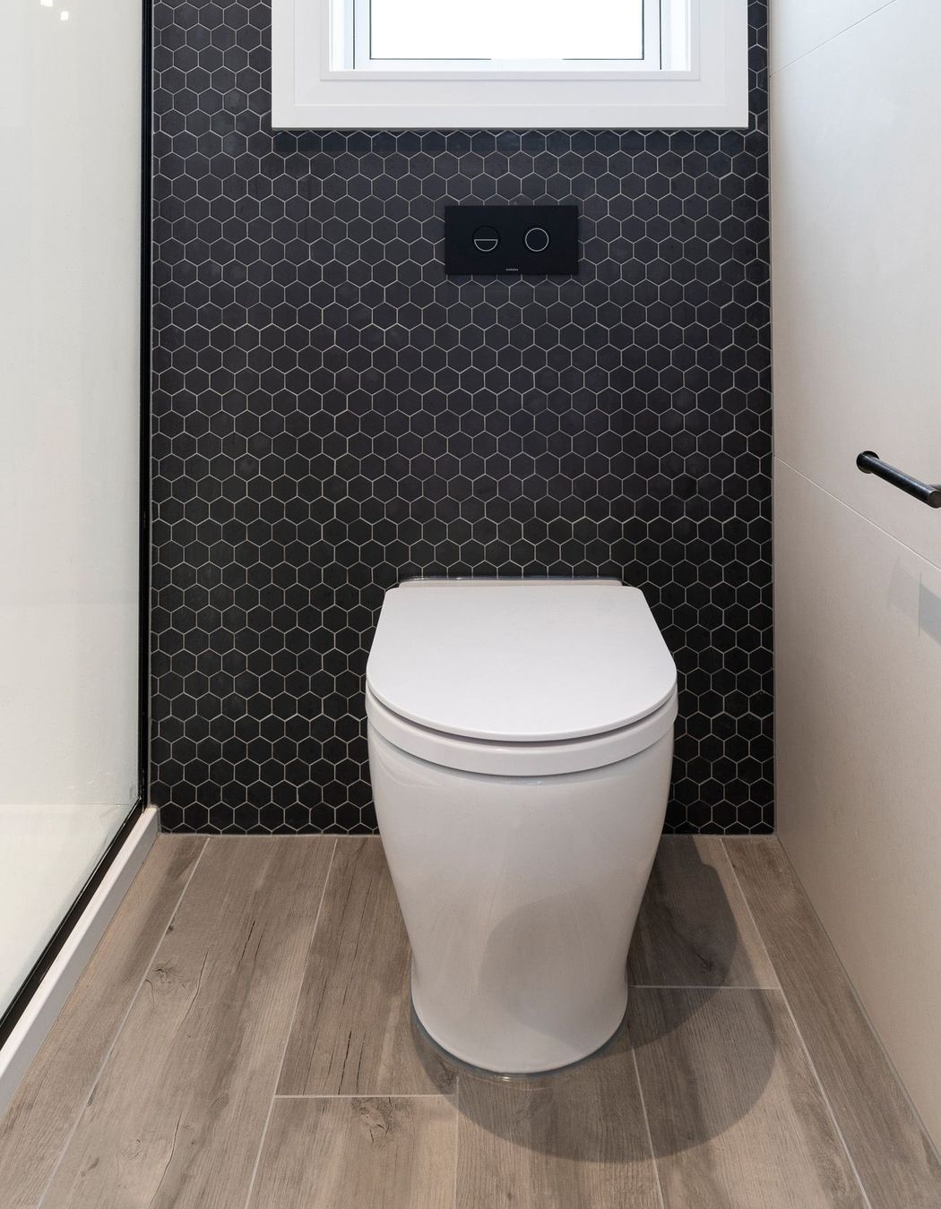 Amber Grey 200x1200mm porcelain, Urban Cement White Alyssum 600x1200mm and Beton Still Black Swan Hex mosaic wall