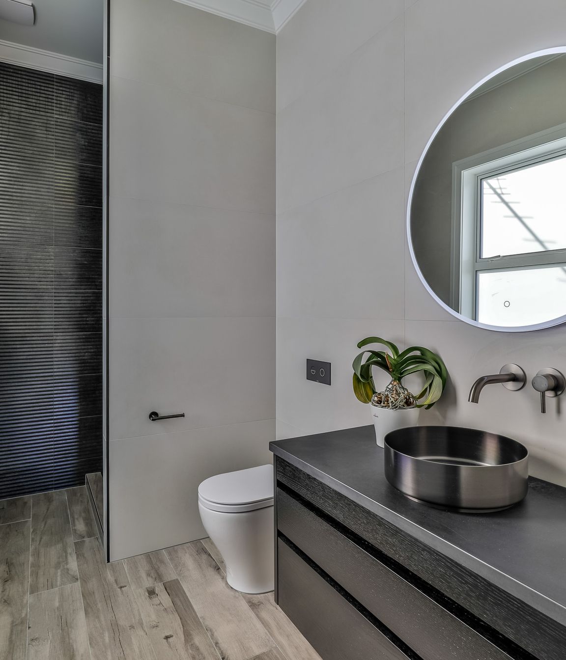 Amber Grey 200x1200mm floor, Urban Cement White Alyssum 600x1200mm and Vulcanika Raku Kaptur Nero on walls.