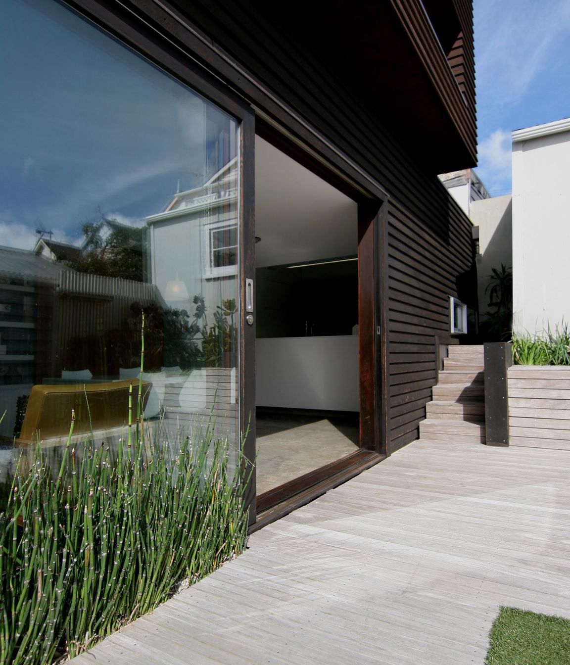 house w on a