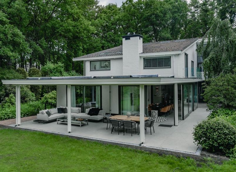 A Dutch villa: modern and in the middle of nature