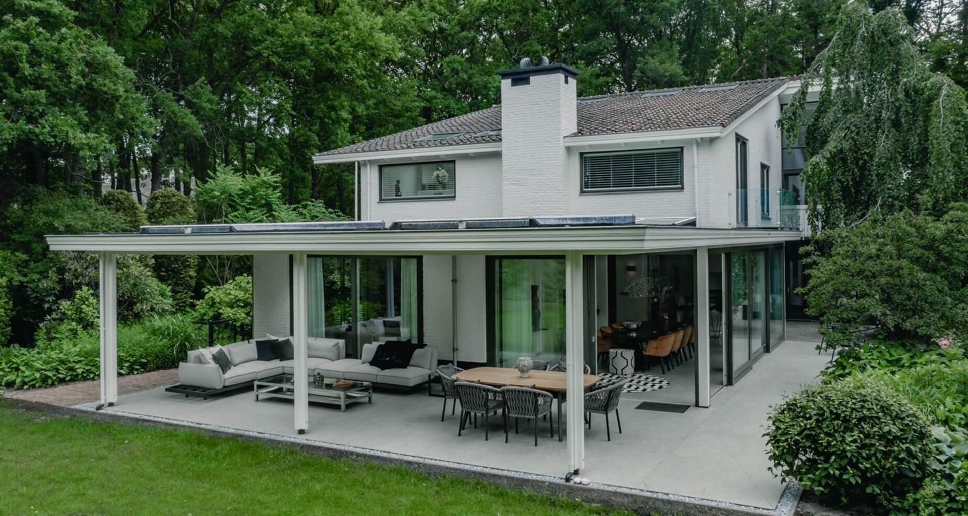 A Dutch villa: modern and in the middle of nature banner