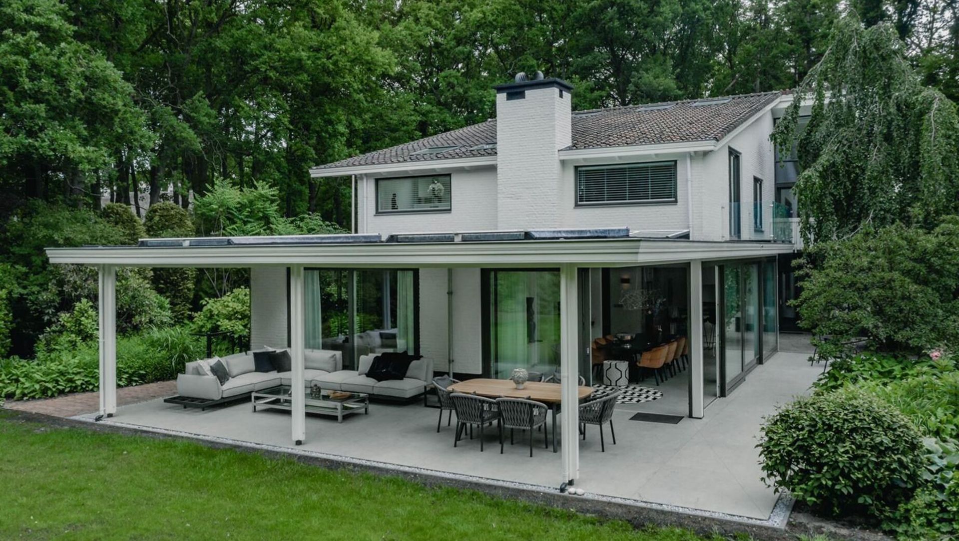 A Dutch villa: modern and in the middle of nature banner