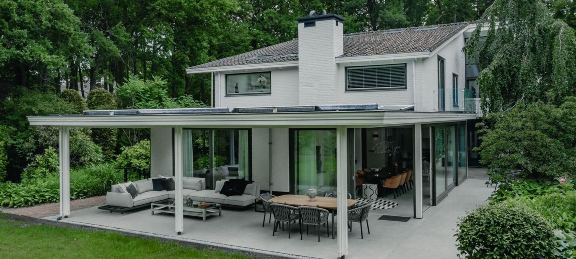 A Dutch villa: modern and in the middle of nature banner