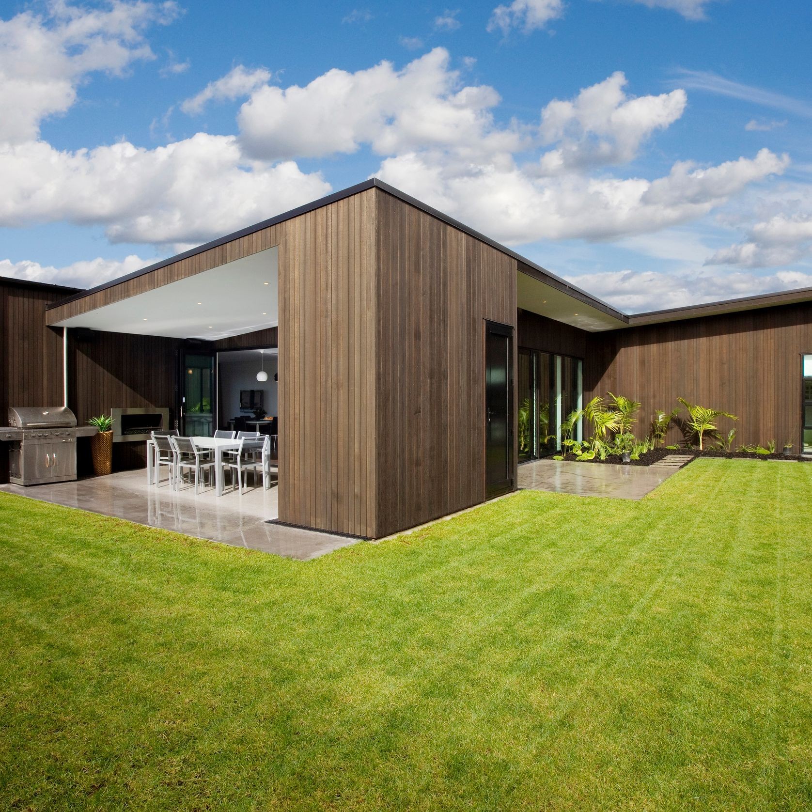 Vertical Shiplap Cedar Weatherboards gallery detail image