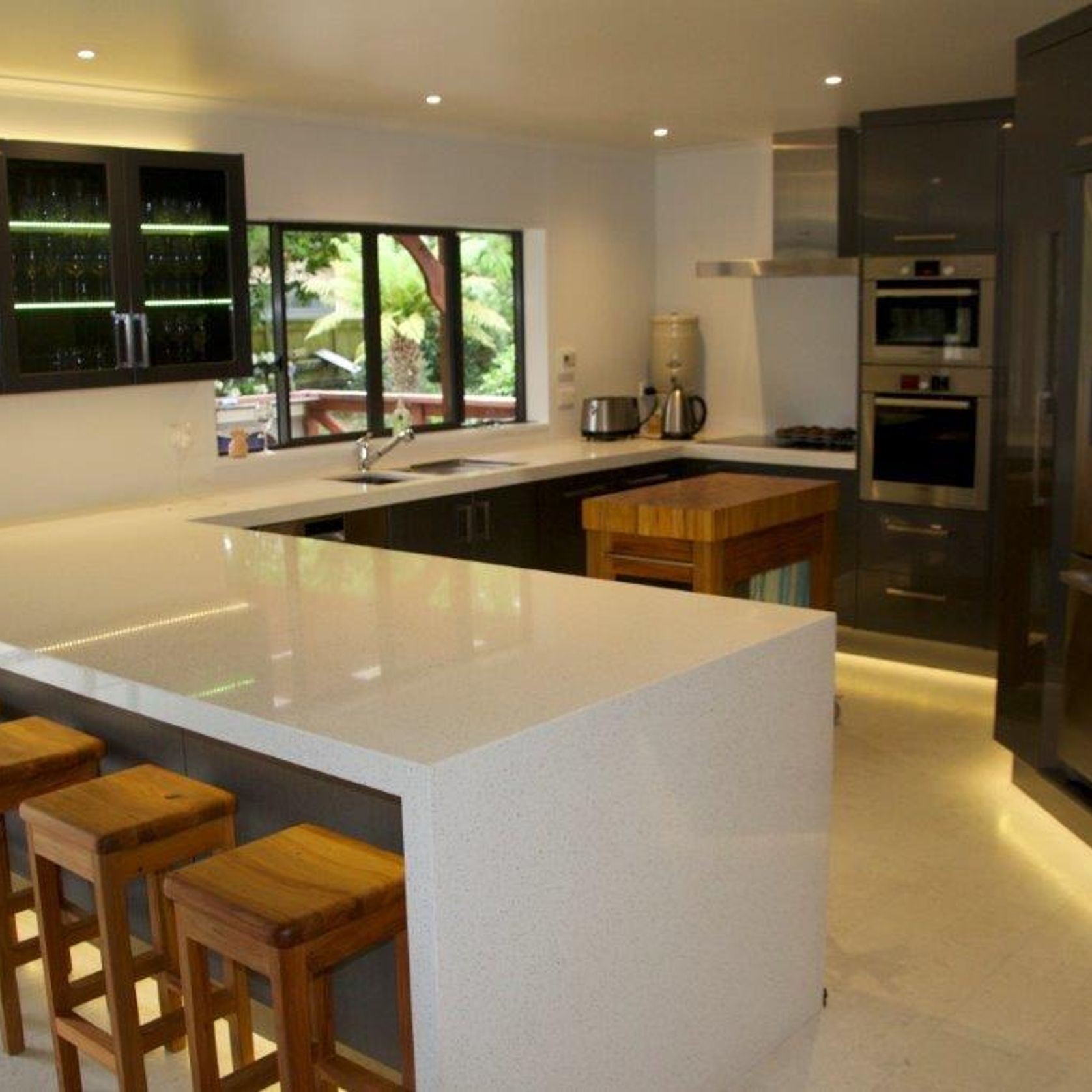 Hydrogen Sink IK72021 gallery detail image