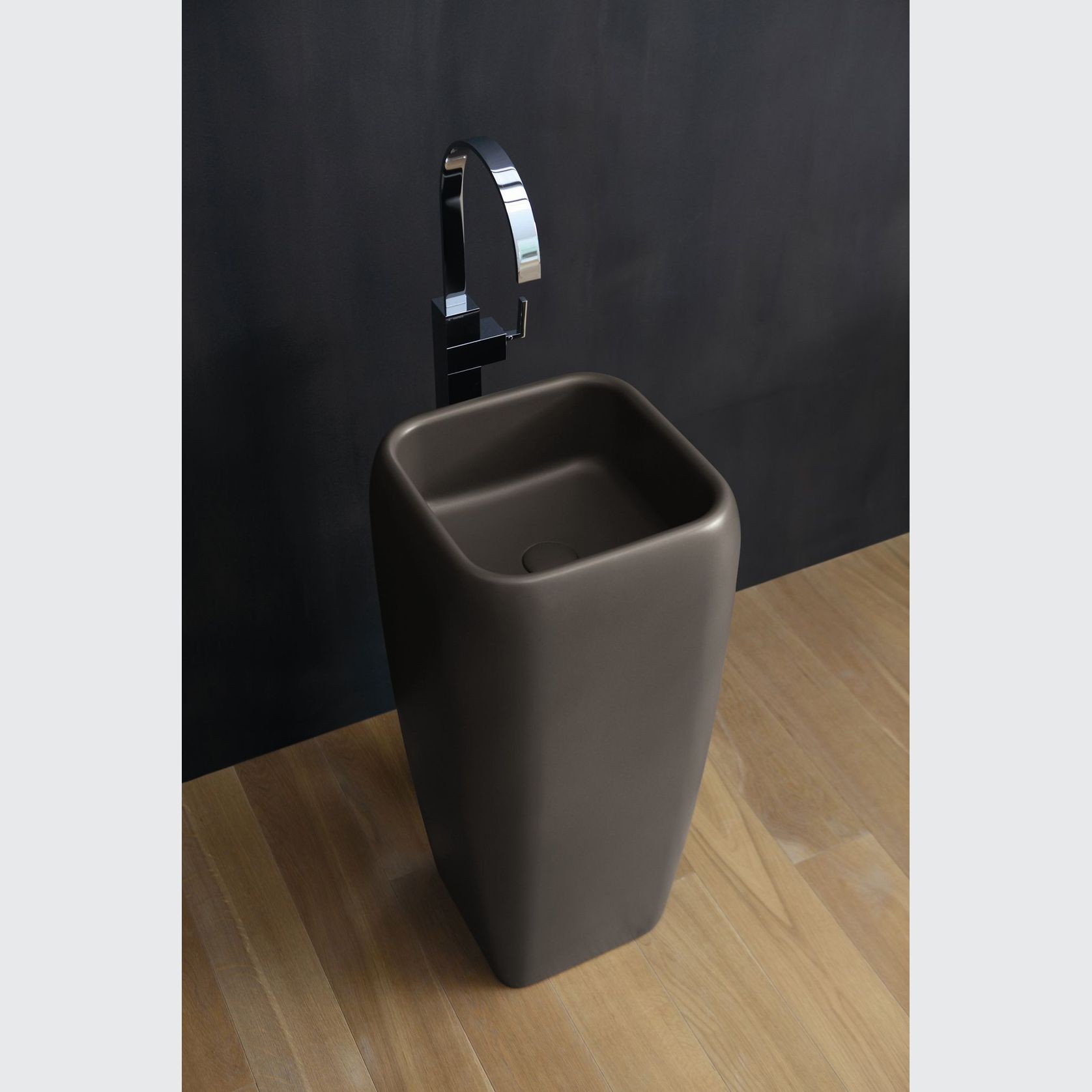 Shui Freestanding Washbasin by cielo gallery detail image