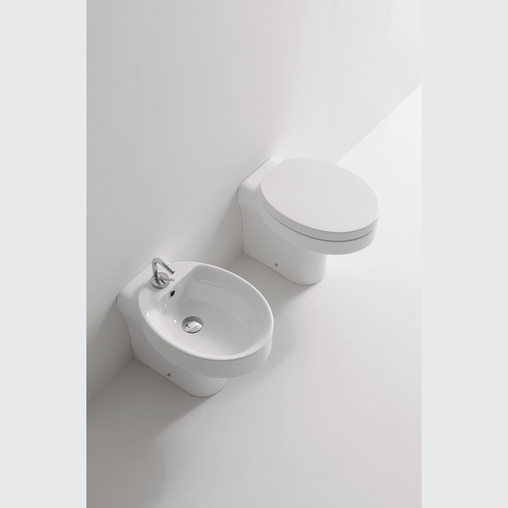 Cento Oval Toilet and Bidet by Kerasan gallery detail image