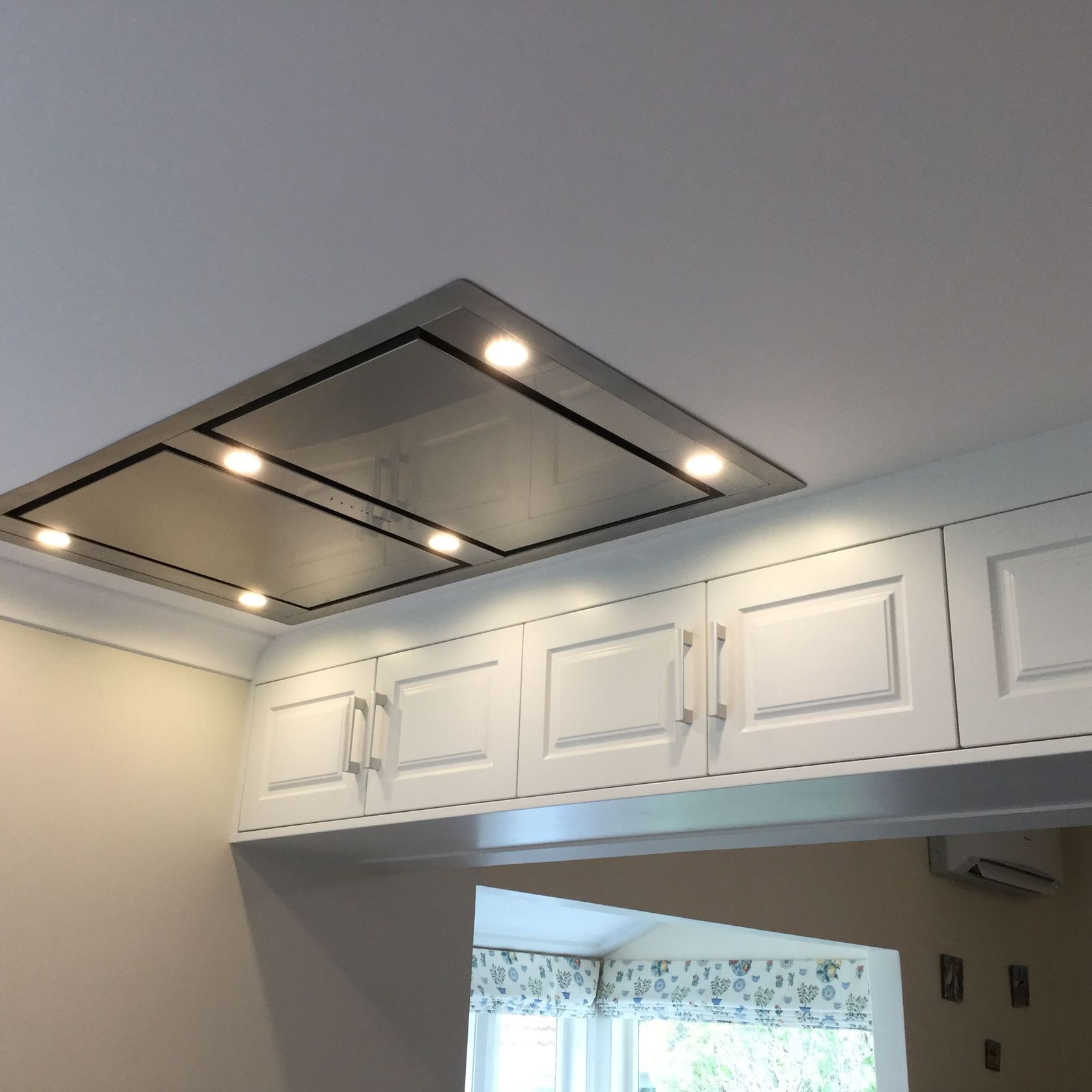 IK21 Ceiling Rangehood gallery detail image