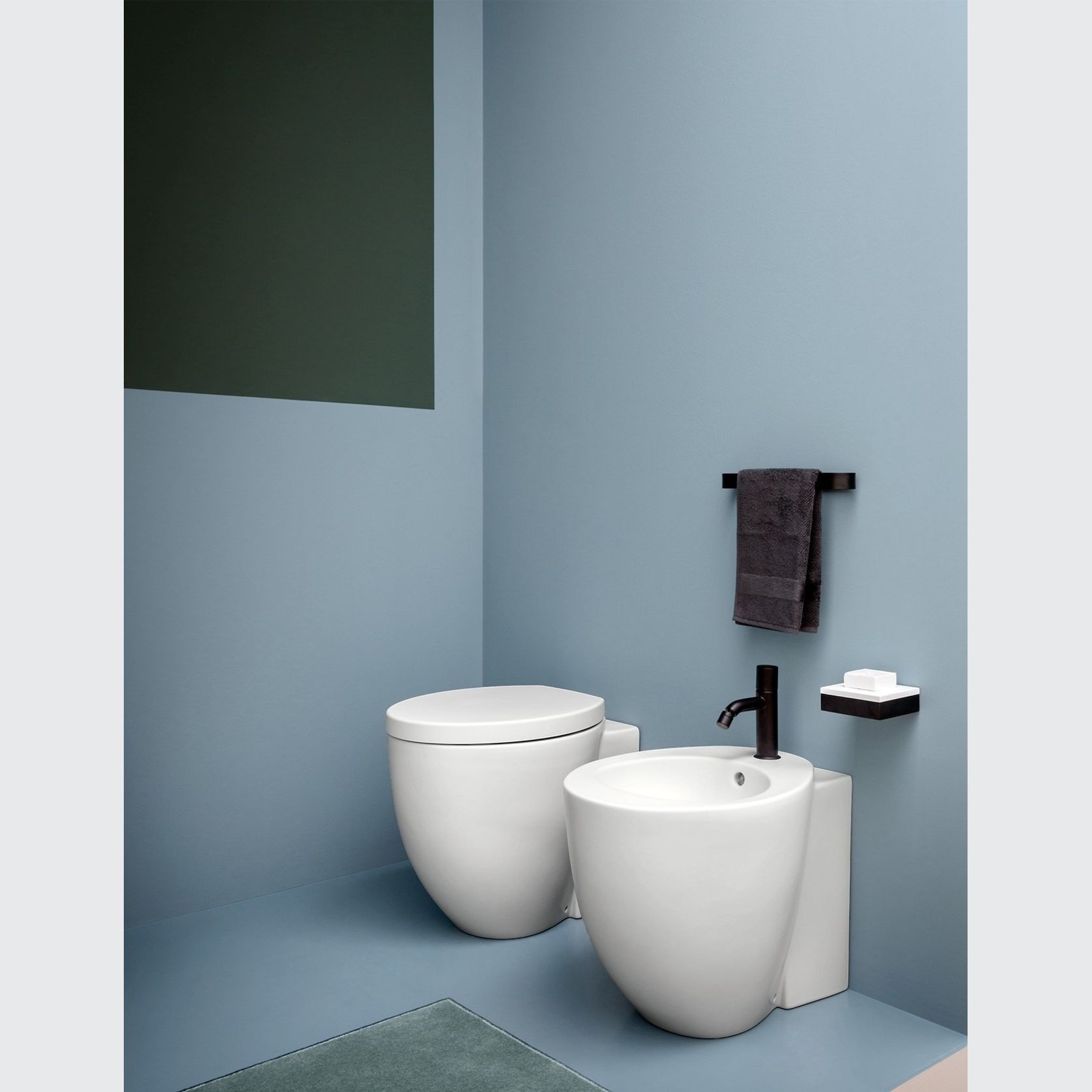 Le Giare Back to Wall Toilet and Bidet by cielo gallery detail image