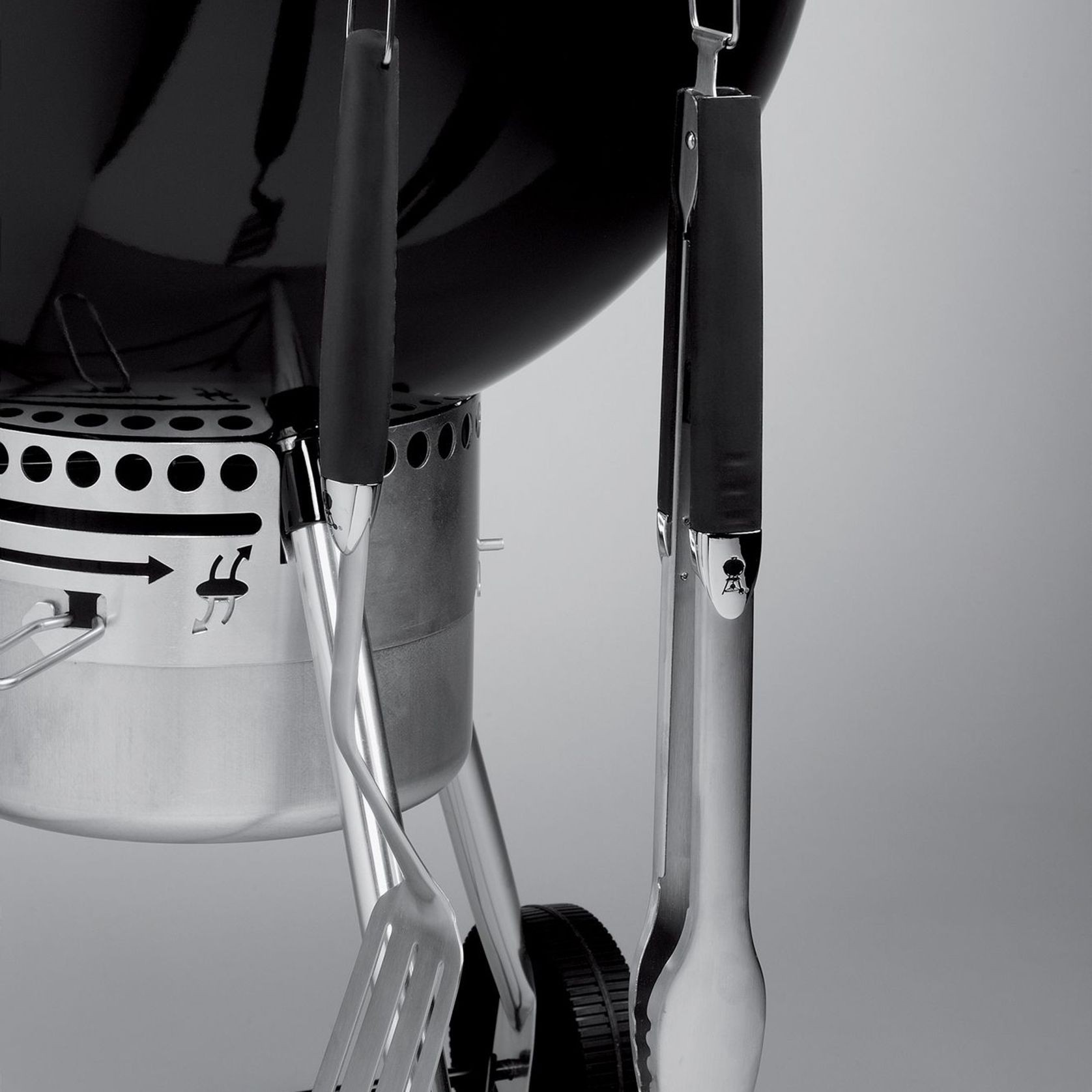 Original Premium Kettle Charcoal BBQ by Weber gallery detail image