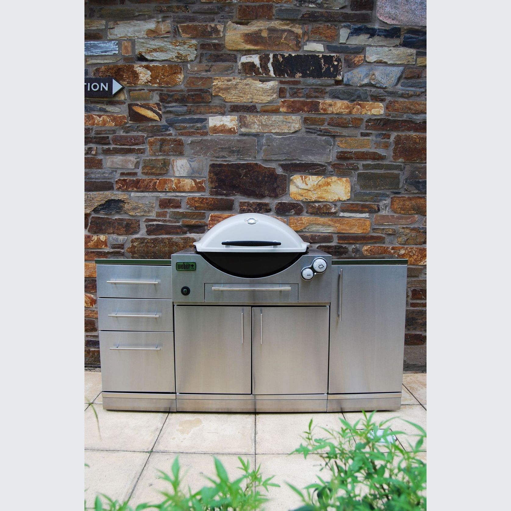 Q3600 Built-in Family BBQ by Weber gallery detail image