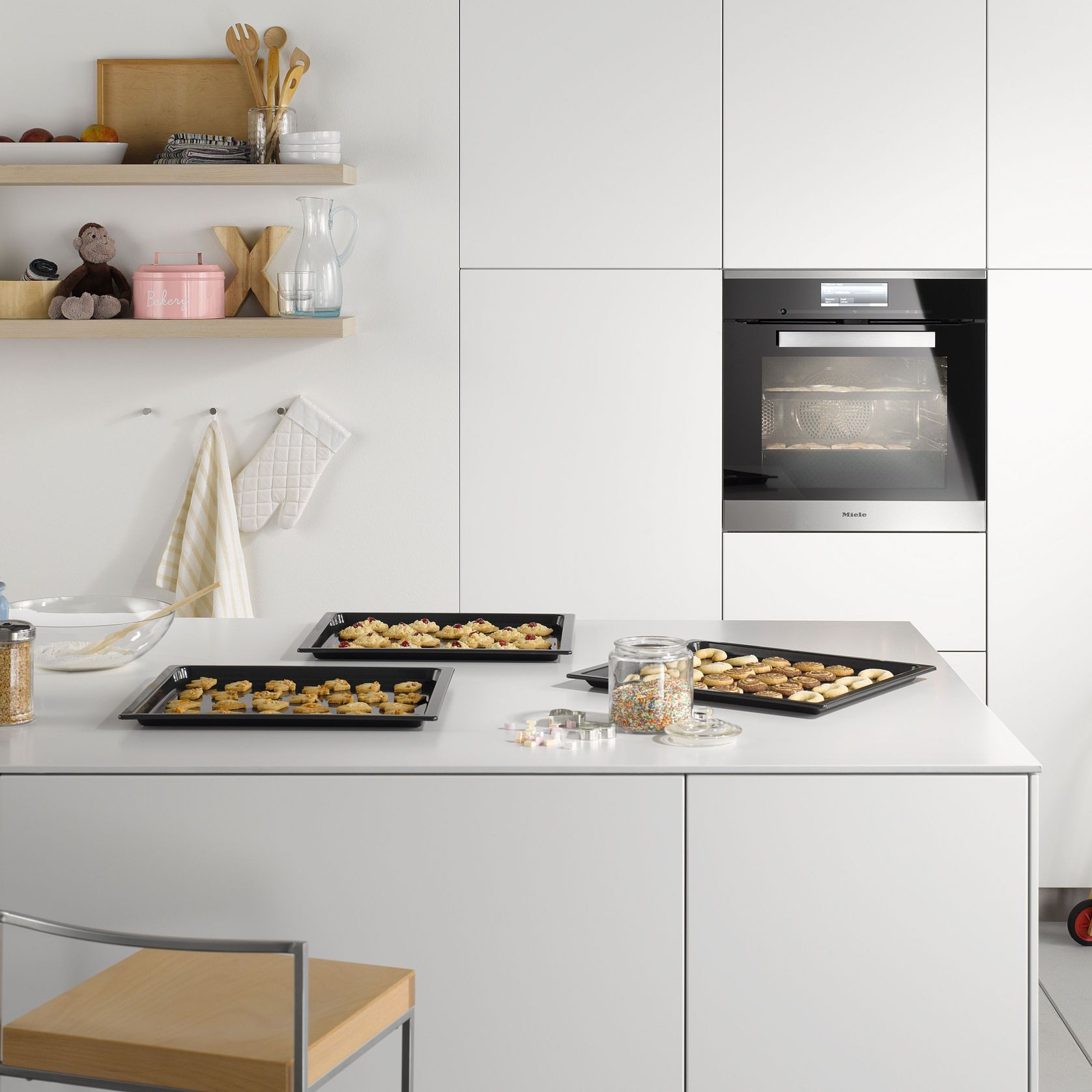 Oven with M touch Controls W.600 by Miele gallery detail image