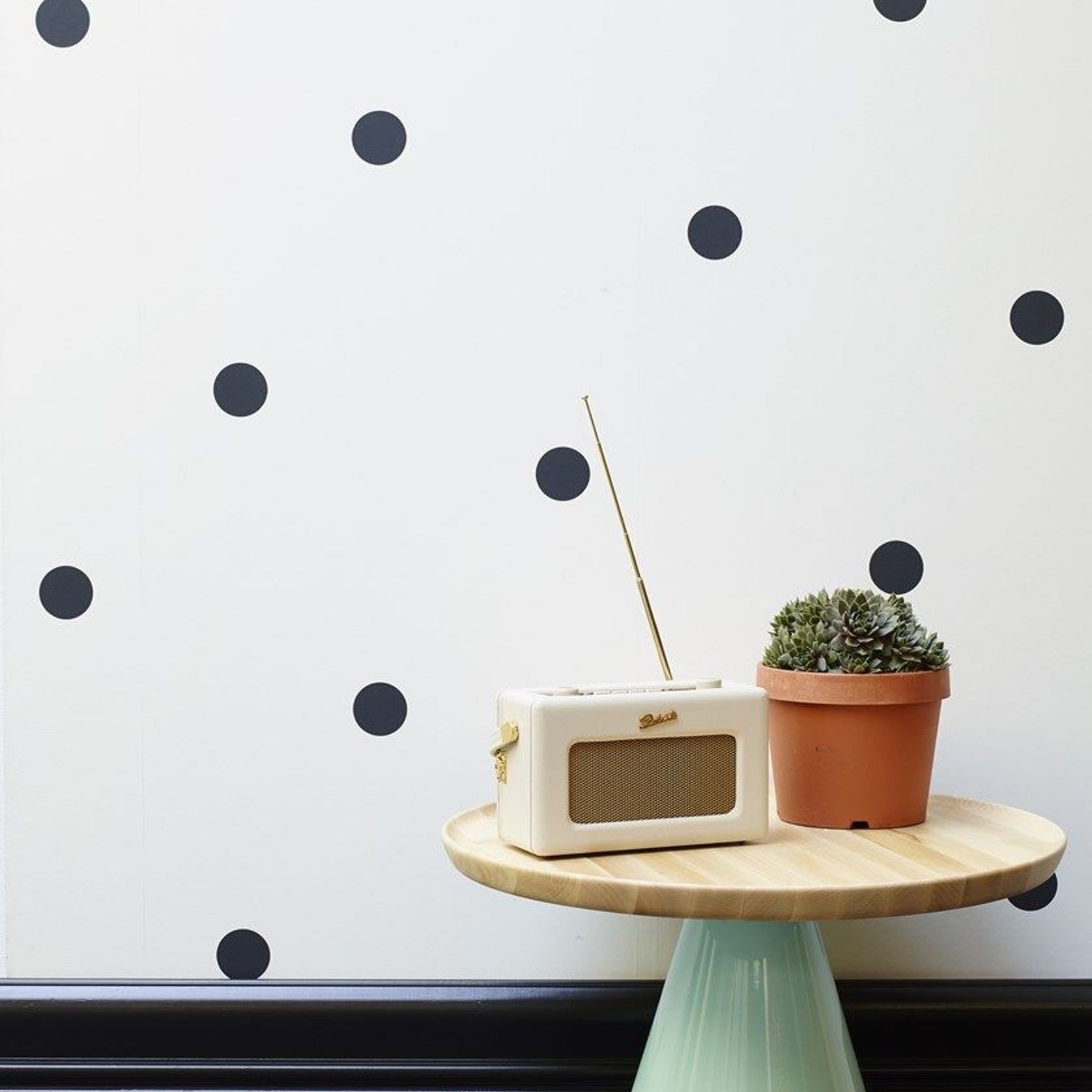 Aqua Gloss Enamel Paint: a water based acrylic enamel with a super shiny extremely hard-wearing gloss finish gallery detail image