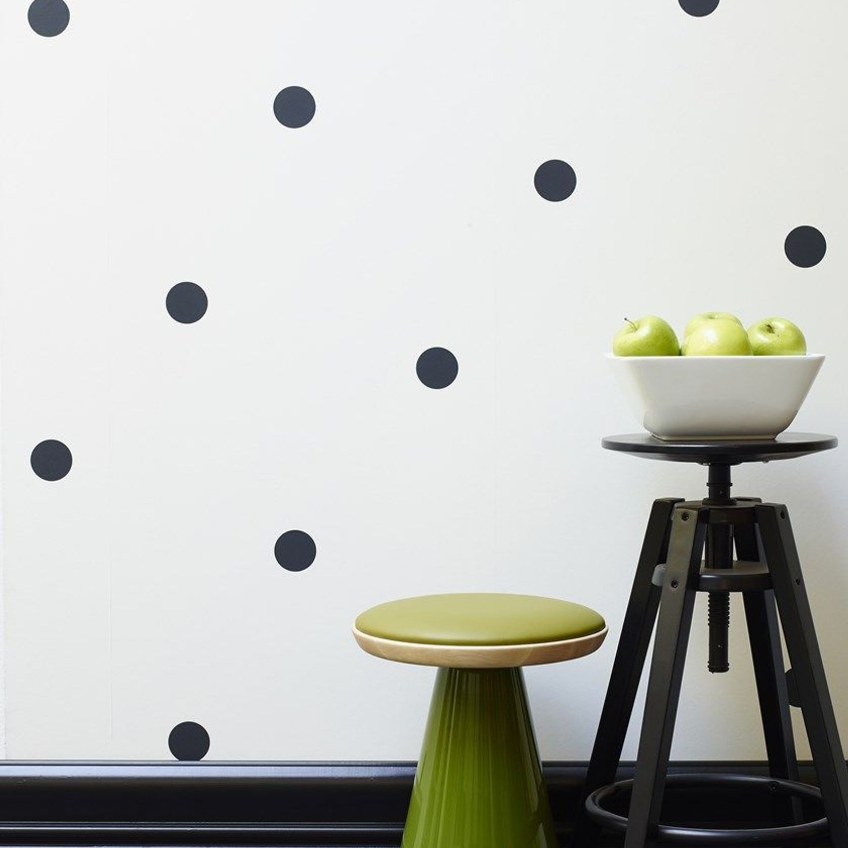 Aqua Gloss Enamel Paint: a water based acrylic enamel with a super shiny extremely hard-wearing gloss finish gallery detail image