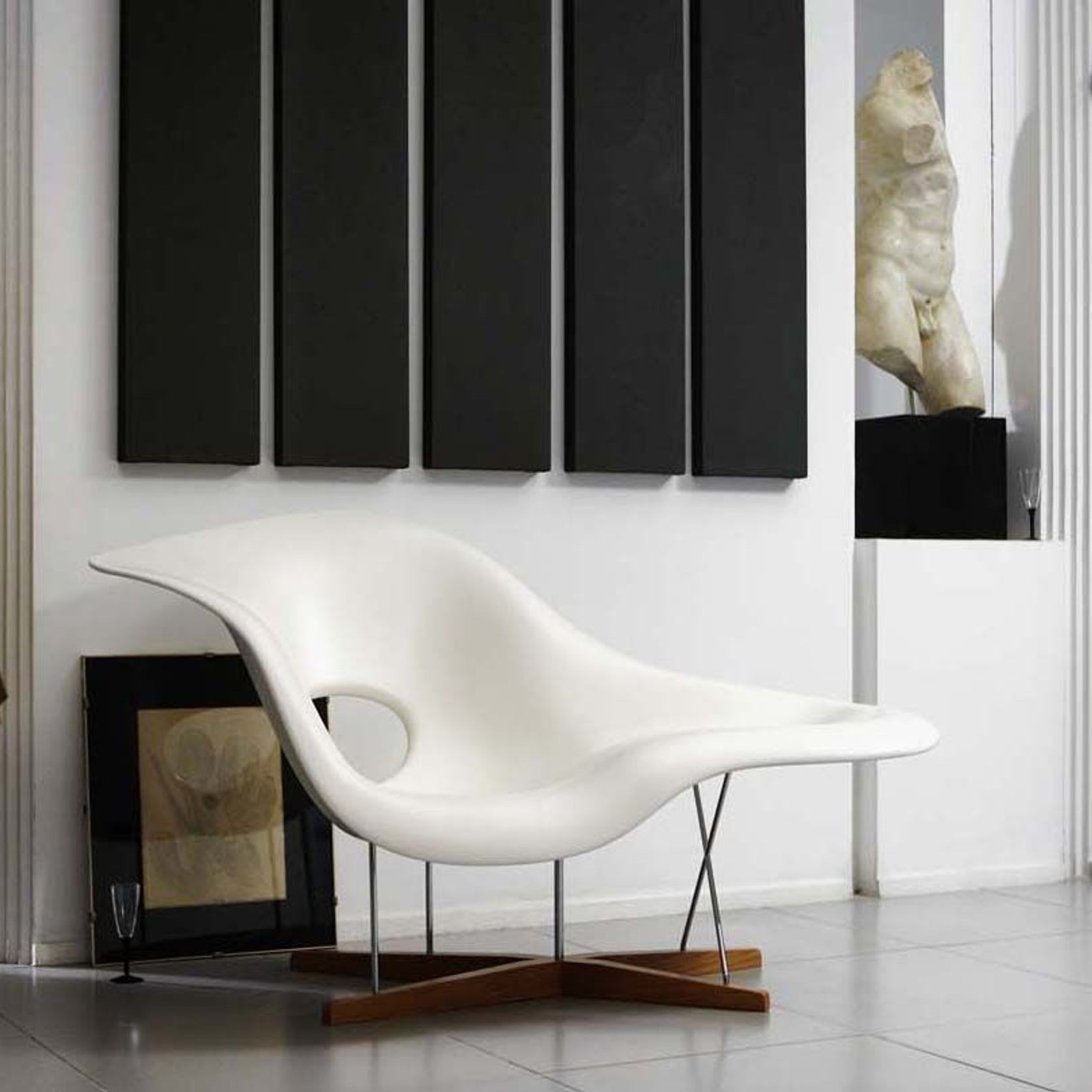 La Chaise Lounge Chair by Vitra gallery detail image