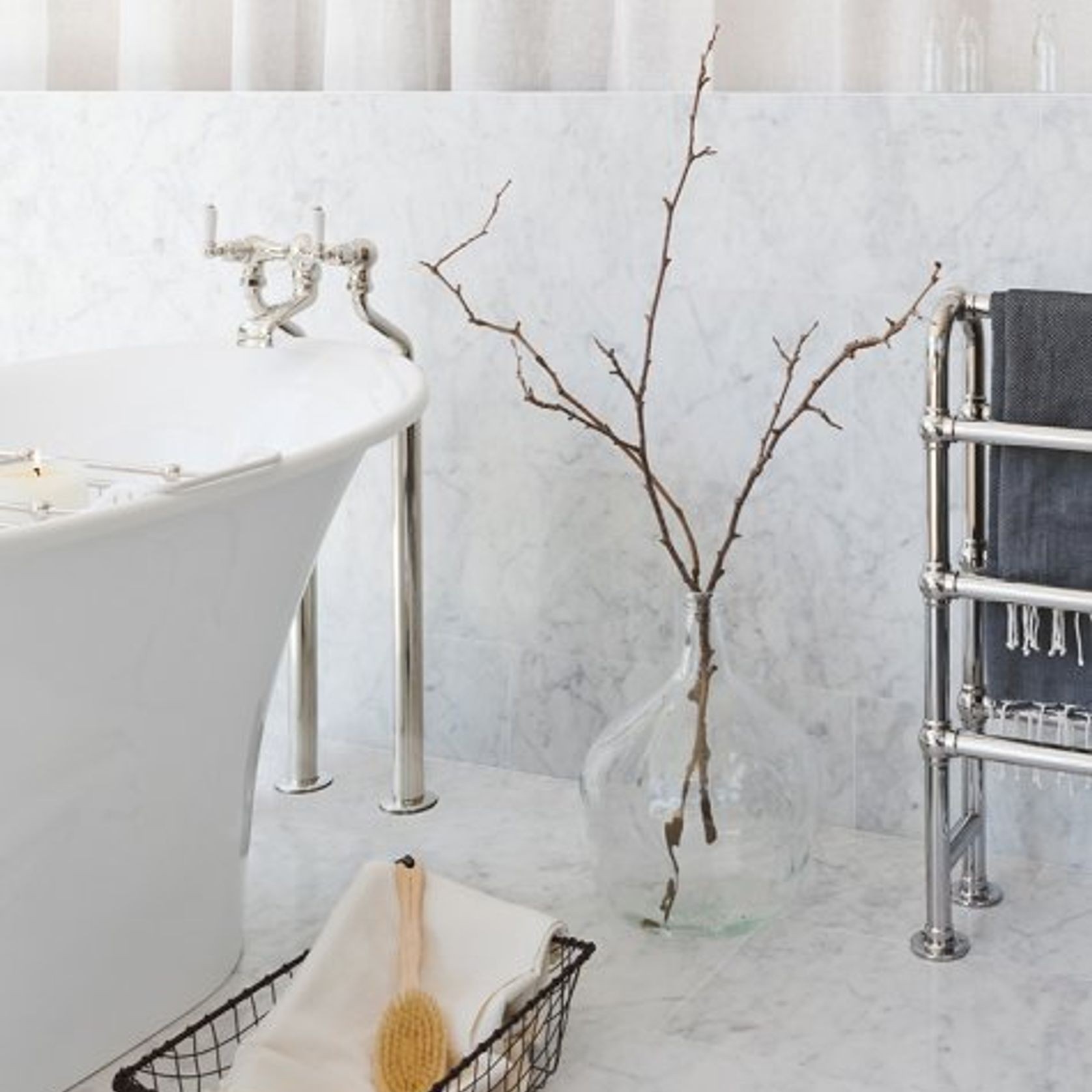Bath Filler On Floorlegs With Levers gallery detail image