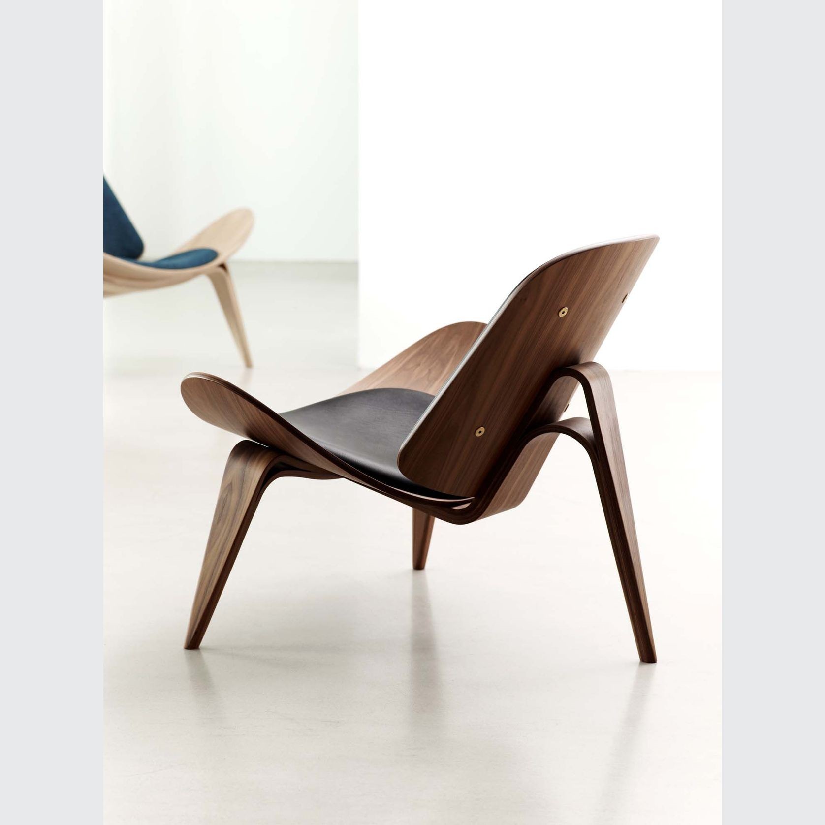 CH07 Shell Chair by Carl Hansen + Son gallery detail image