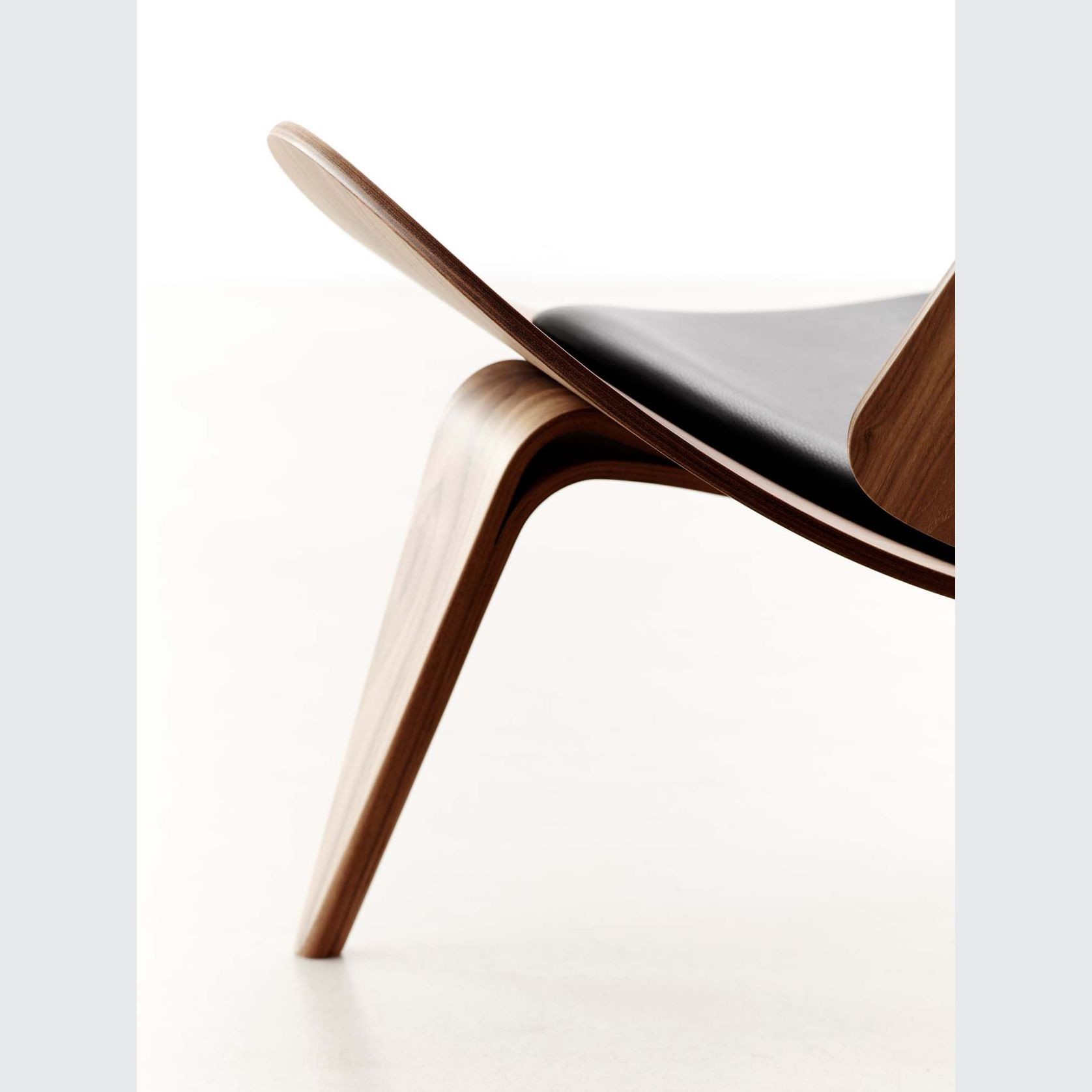 CH07 Shell Chair by Carl Hansen + Son gallery detail image