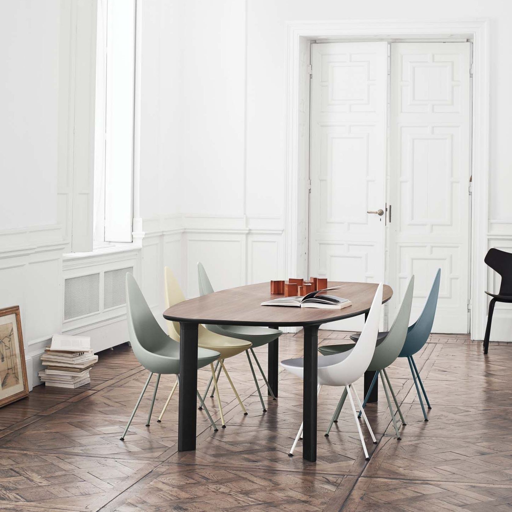 Drop Chair by Fritz Hansen gallery detail image