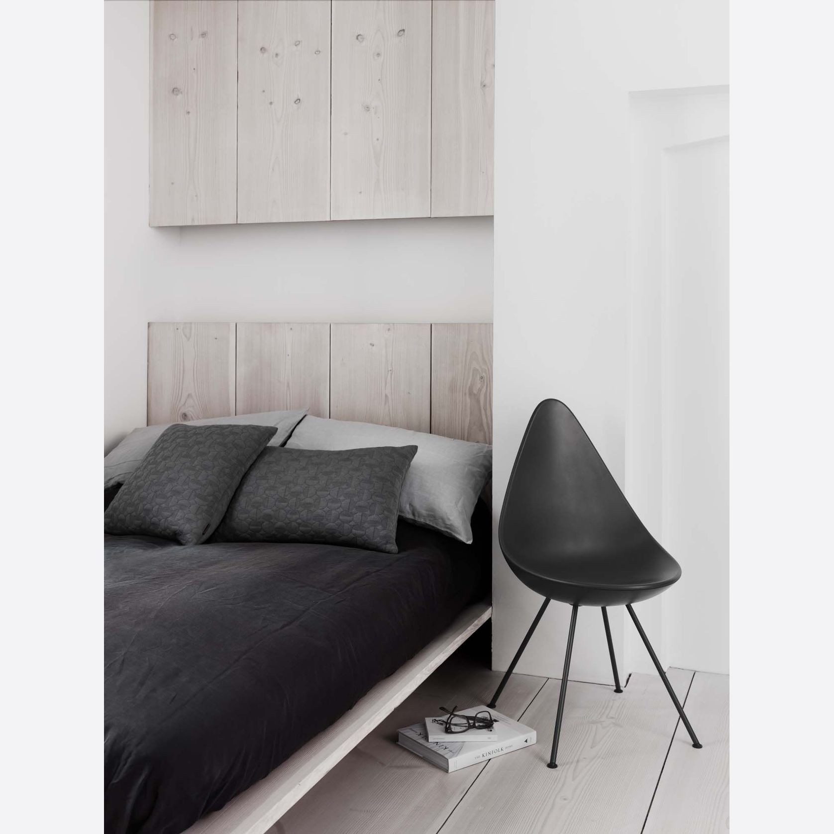 Drop Chair by Fritz Hansen gallery detail image