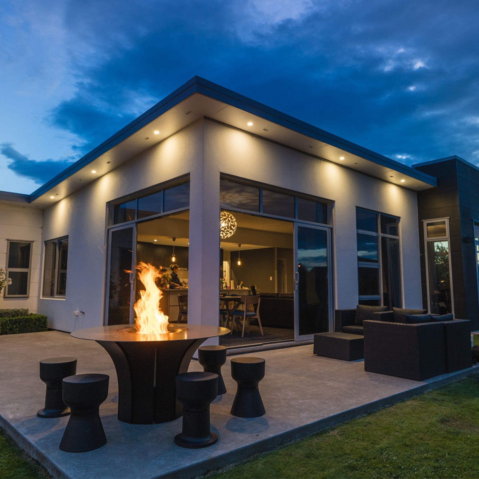 Escea EP1350 Outdoor Wood Fire Table gallery detail image